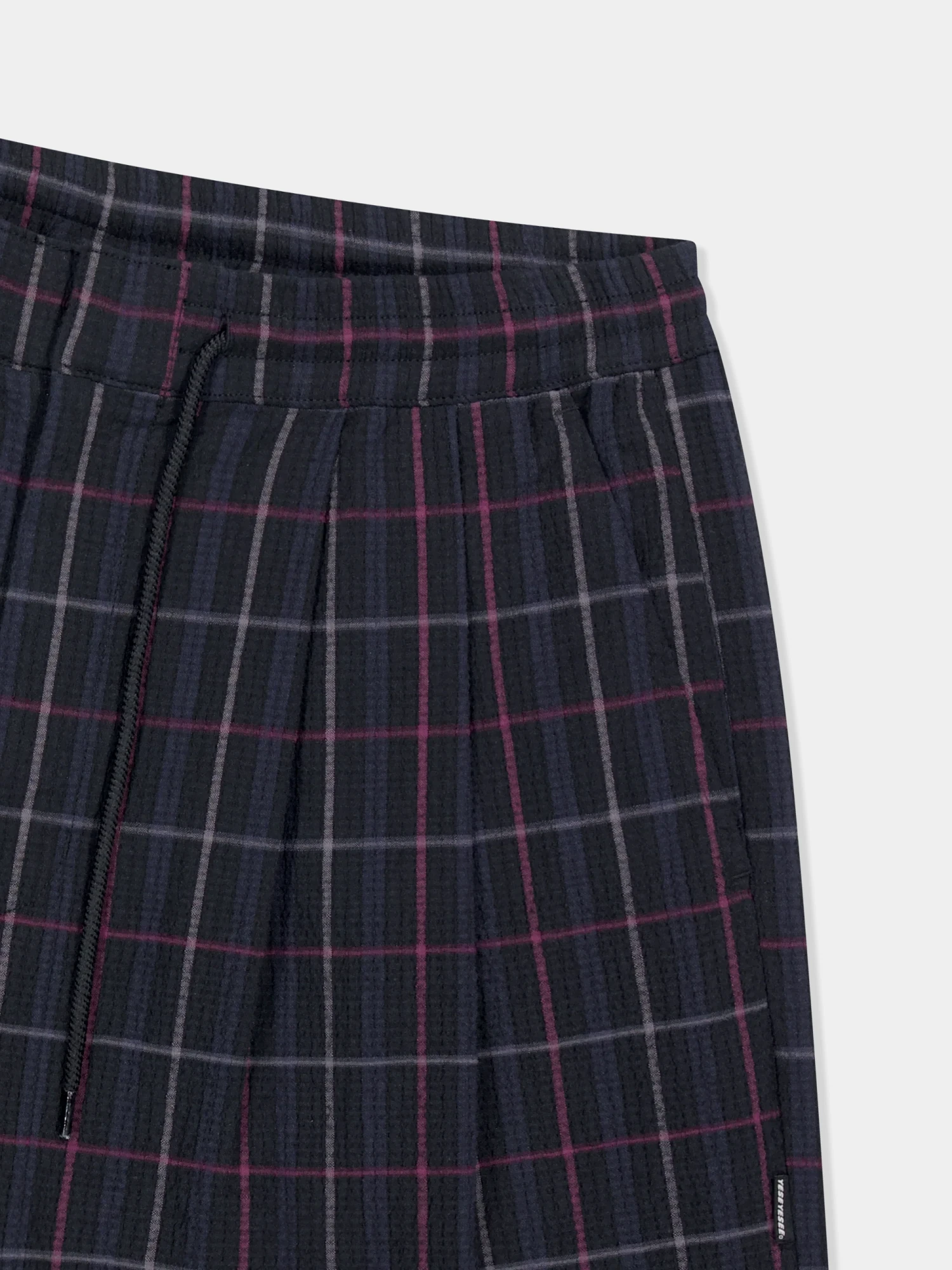 Шорты YESEYESEE Crinkled Fabric Check Black