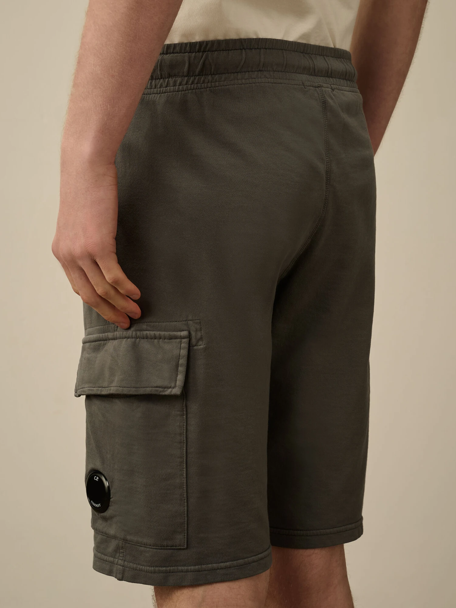Шорты C.P. Company Light Fleece Cargo Lens Smoked Pearl