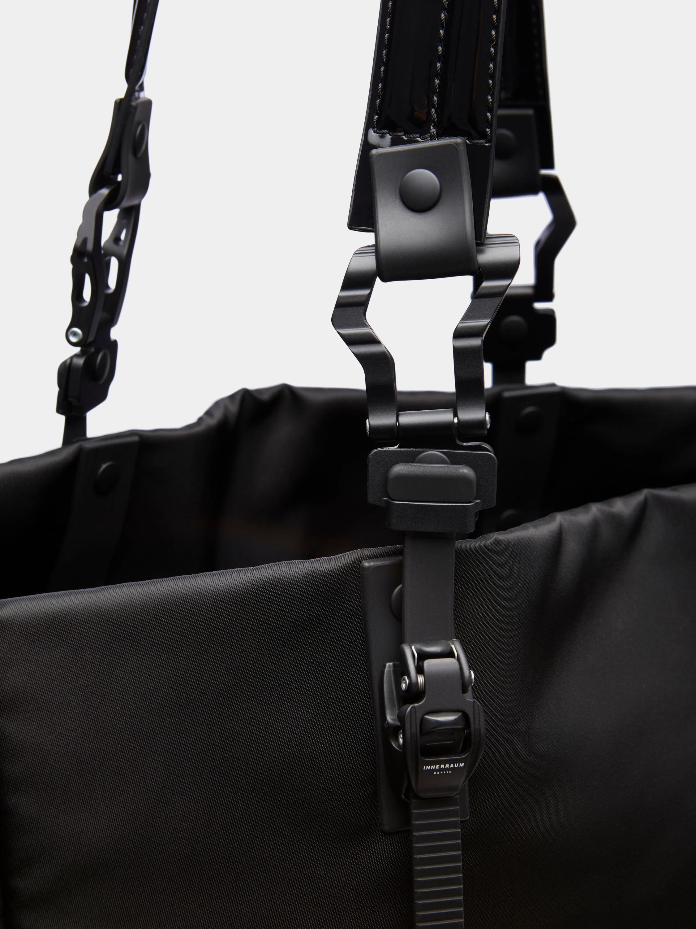 Тоут INNERRAUM Object I95 Horizontal Shiny Matt Black