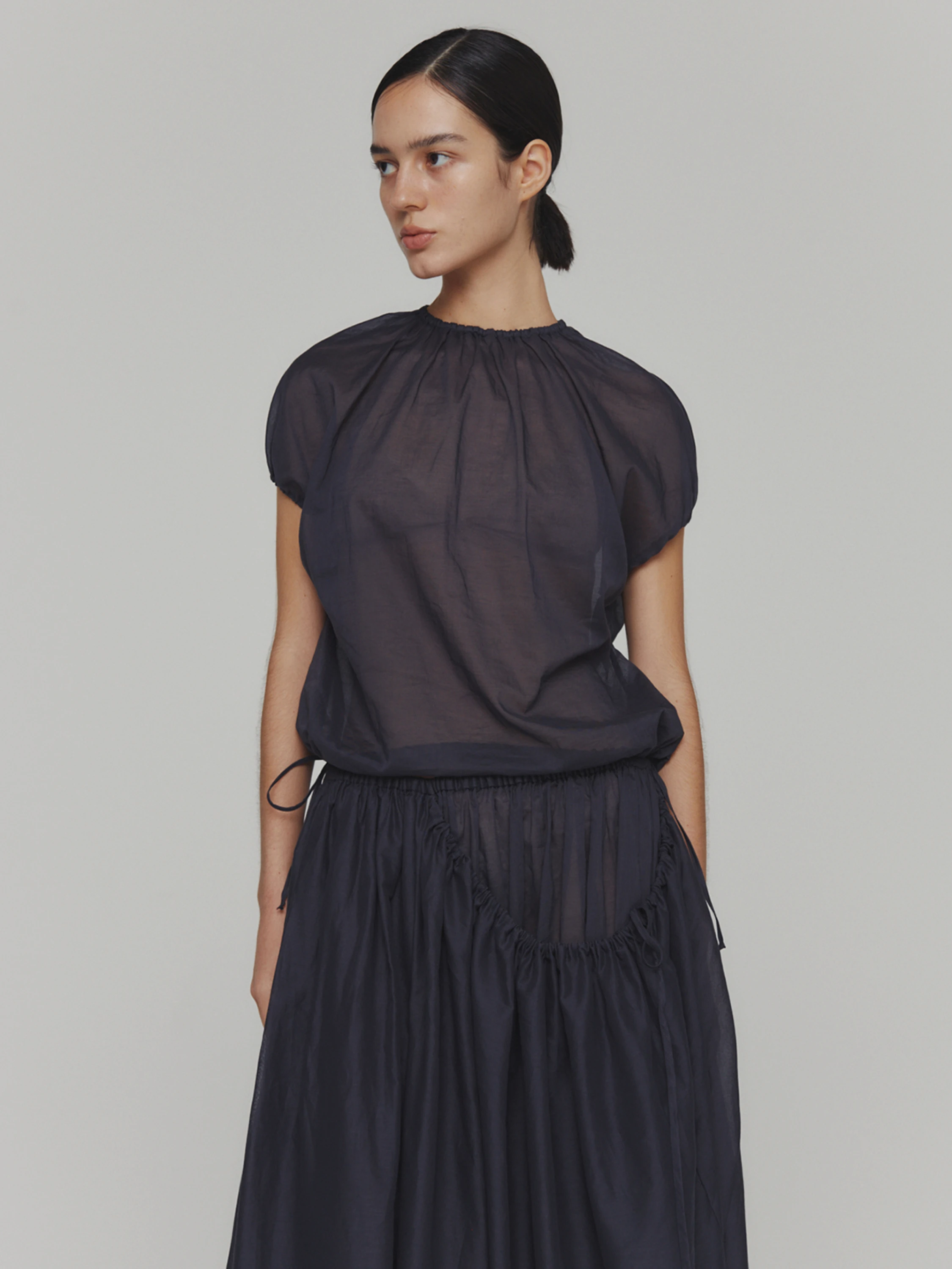 Женский топ AMOMENTO Sheer Volume Shirring Top Navy