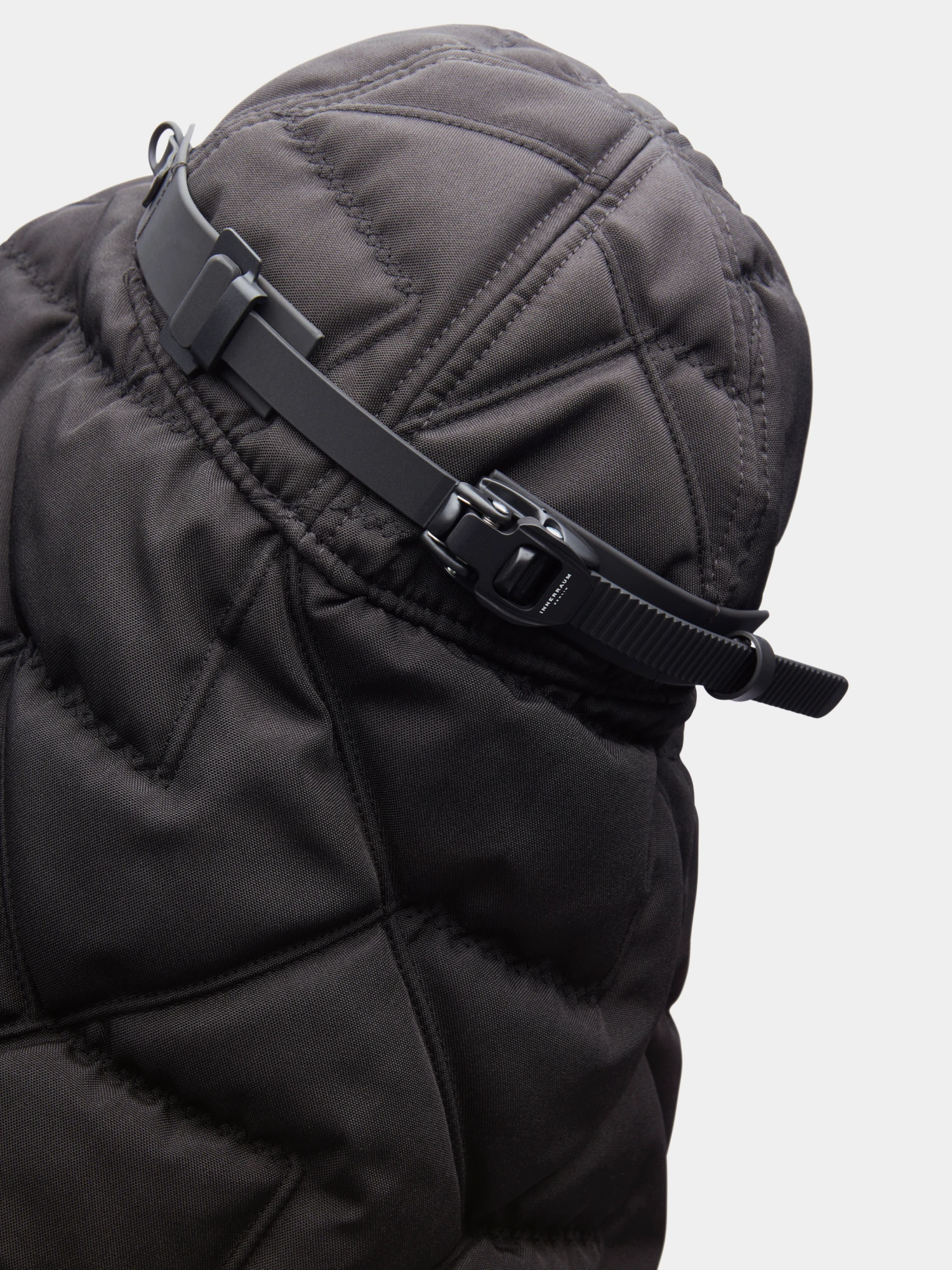 Кепка INNERRAUM Object C11 Puffer Scarf Black