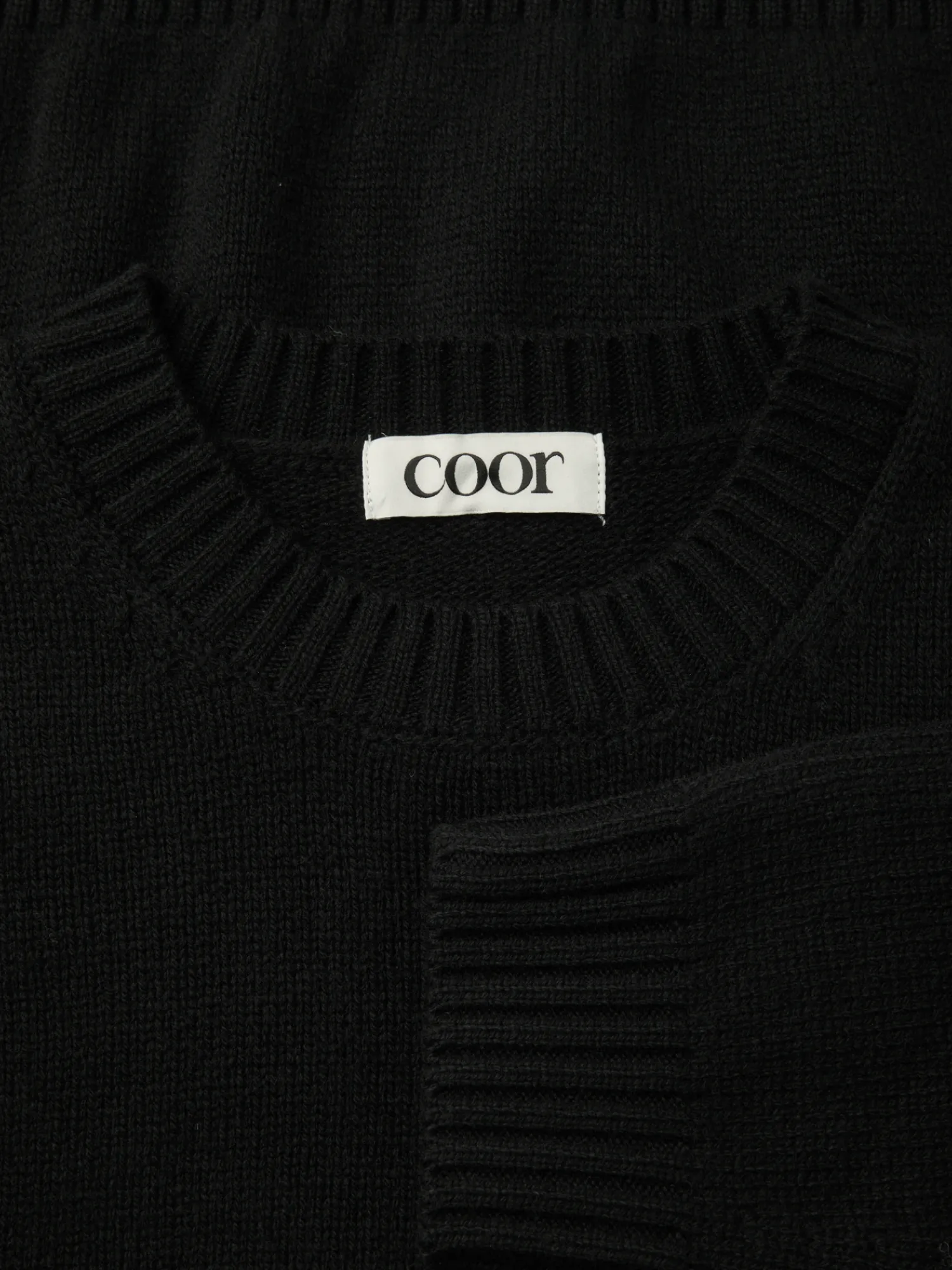 Свитер COOR Wool Cropped Crewneck Sweater Black