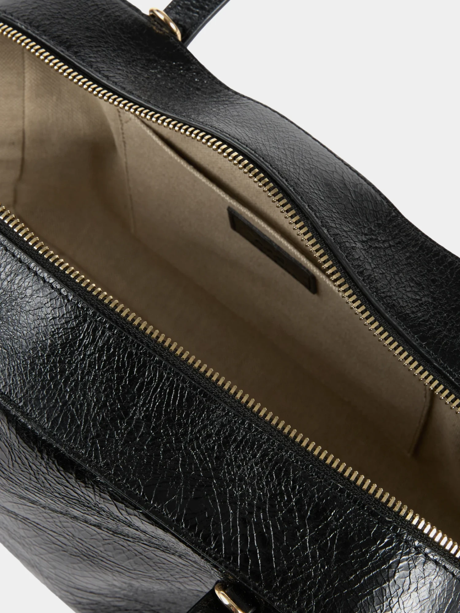 Сумка A.P.C. Virginie Box Crinkled Leather Noir