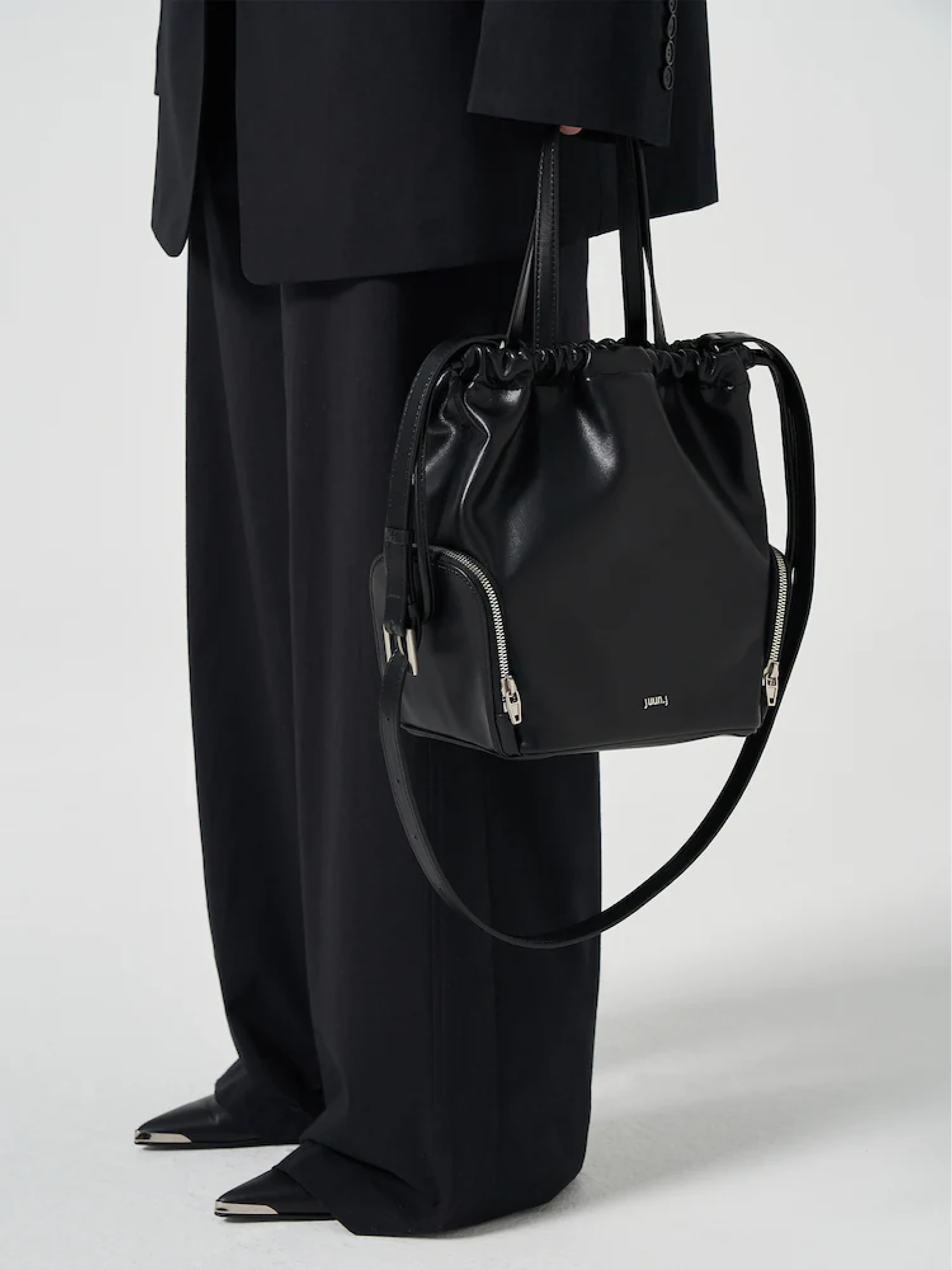 Сумка JUUN.J Leather Bucket Bag-Black