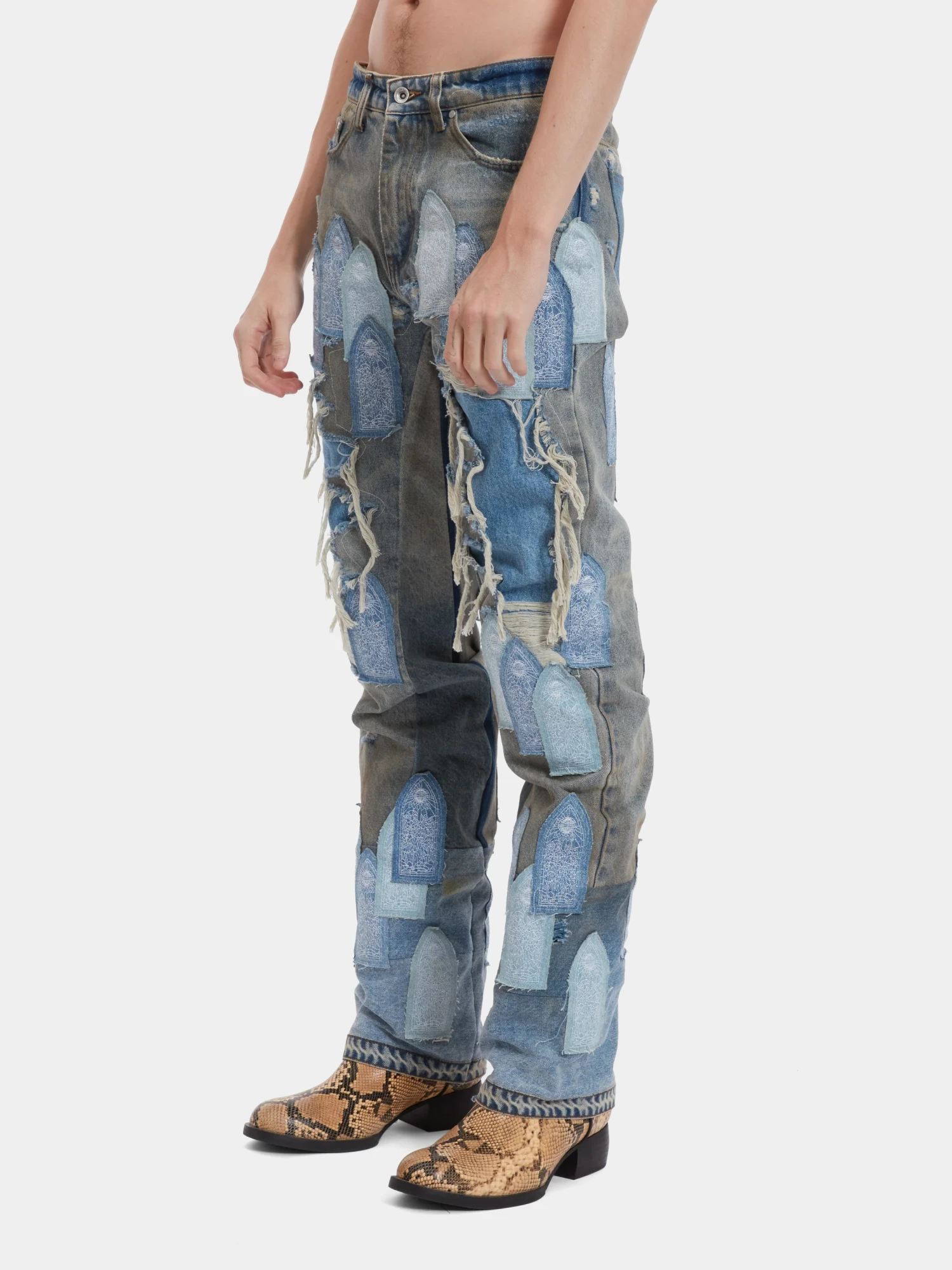 Джинсы WHO DECIDES WAR Patched Arch Repaired Blowout Denim