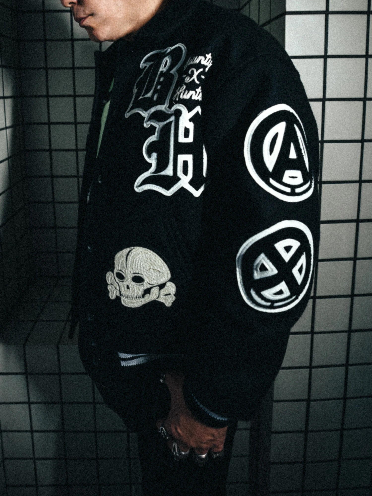 Бомбер SAINT MXXXXXX x Bounty Hunter Varsity Jacket Snt Black