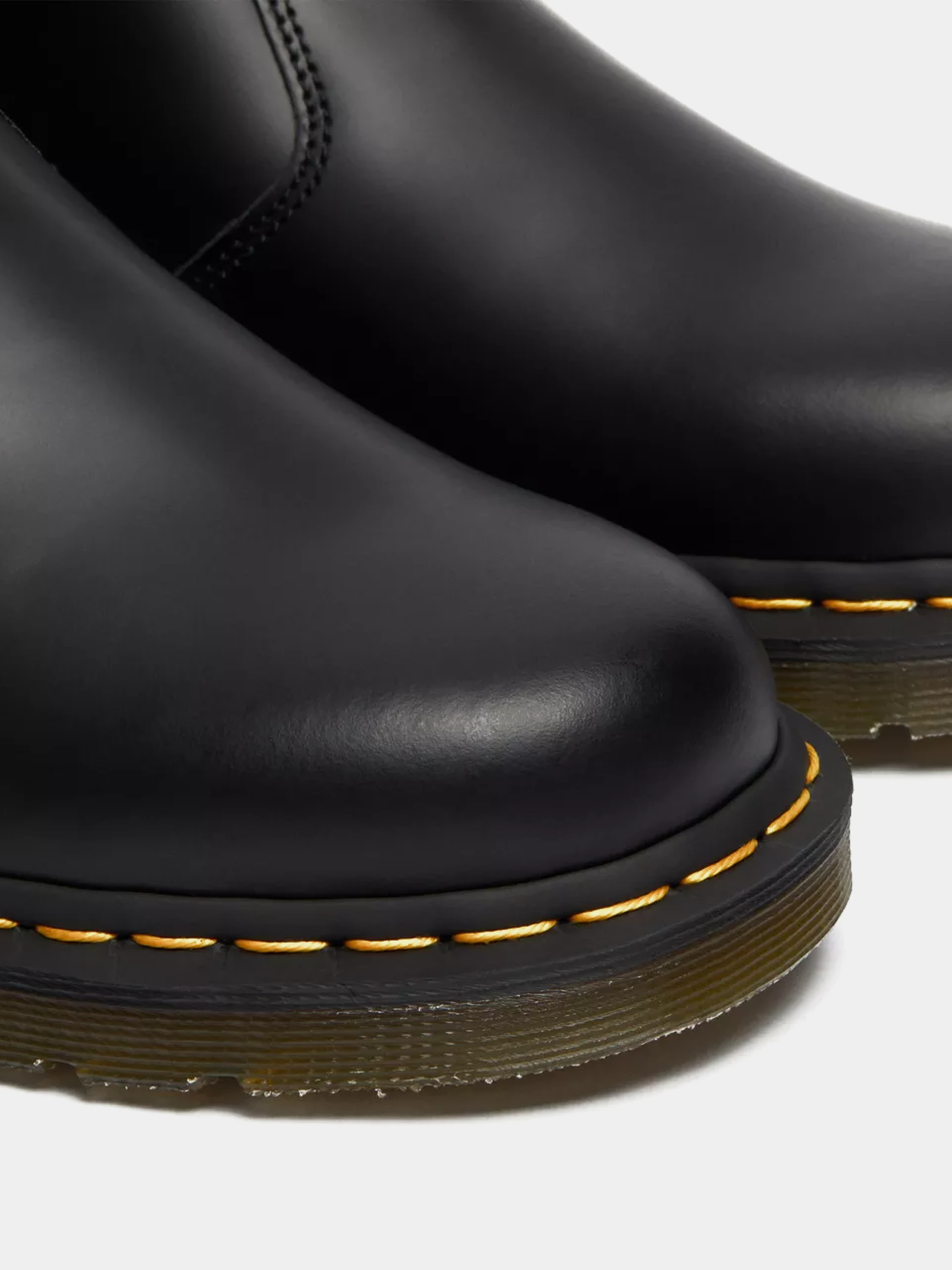 Челси Dr. Martens 2976 Yellow Stitch Smooth Leather Black