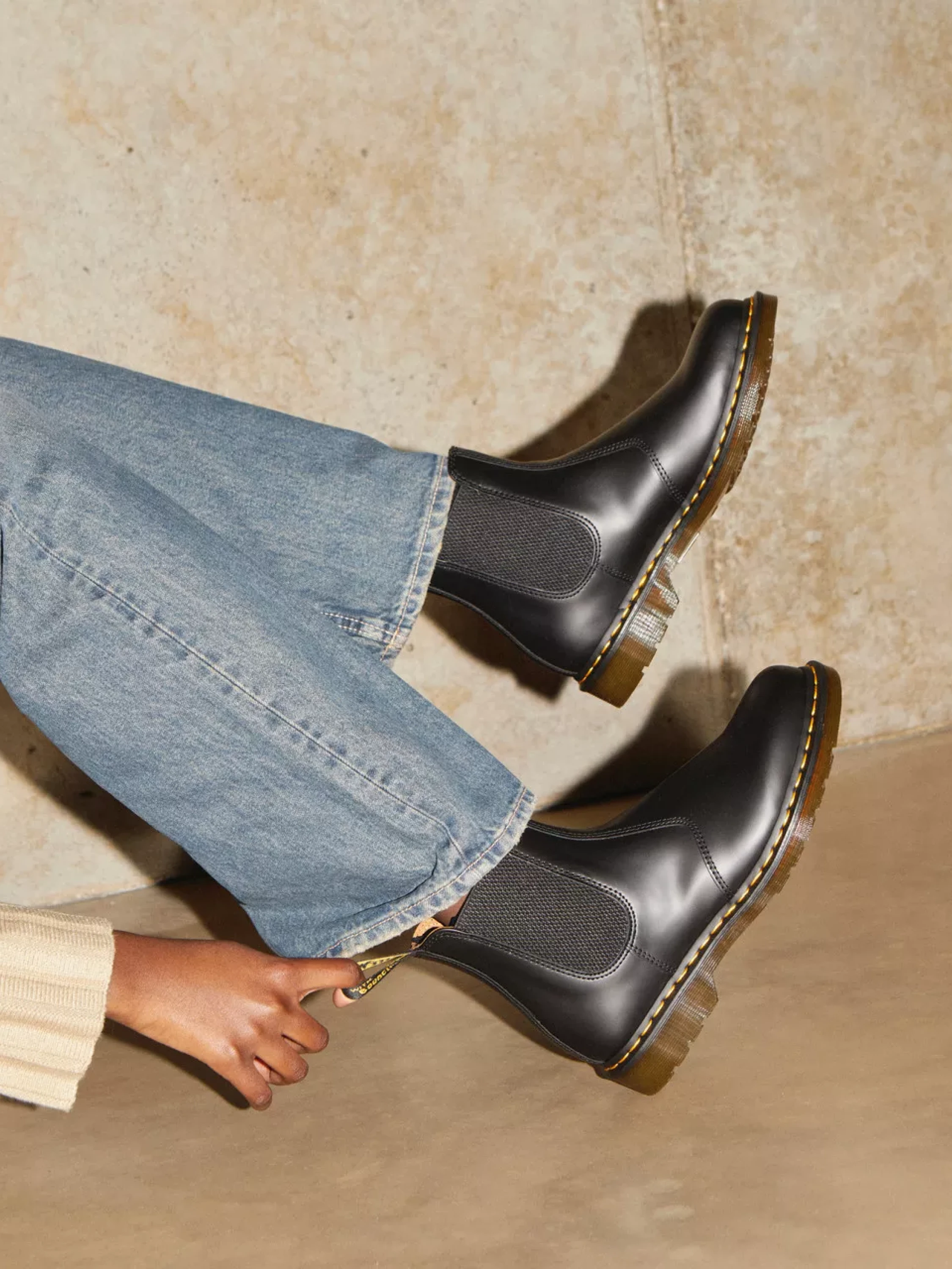 Челси Dr. Martens 2976 Yellow Stitch Smooth Leather Black