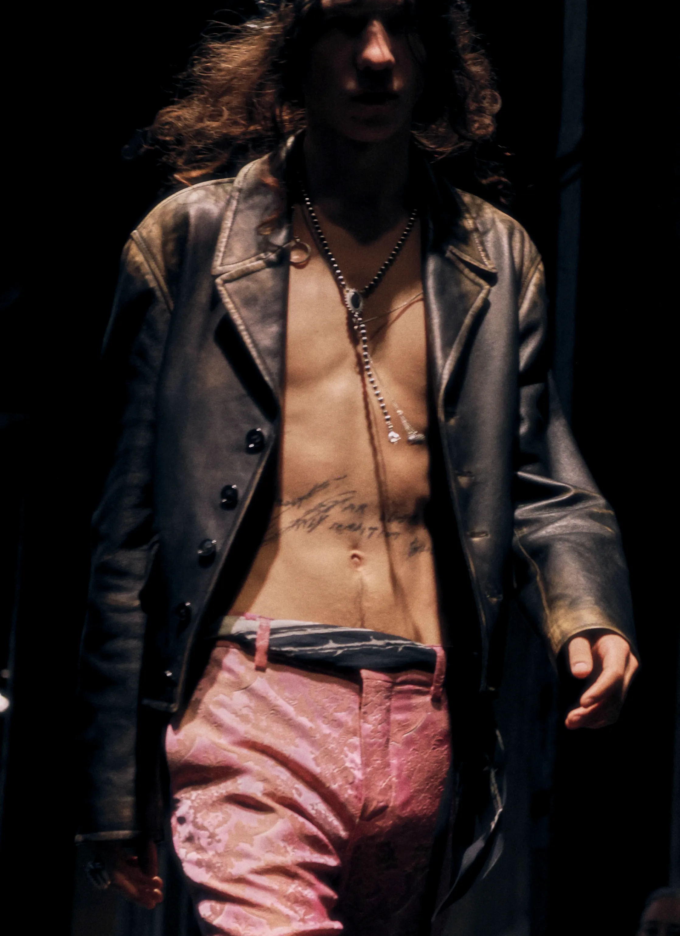 Романтика во мраке: показ Ann Demeulemeester SS’26