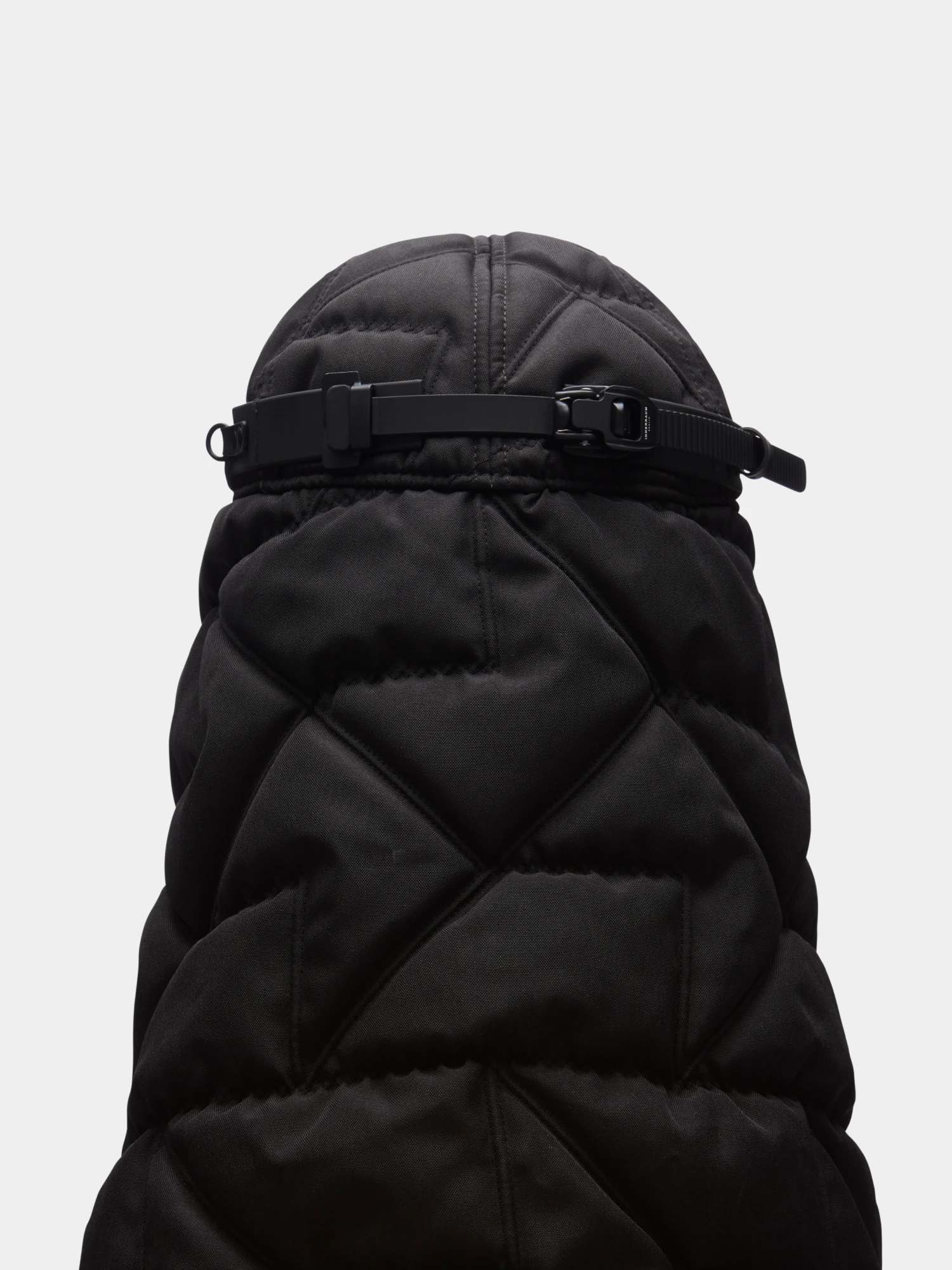 Кепка INNERRAUM Object C11 Puffer Scarf Black
