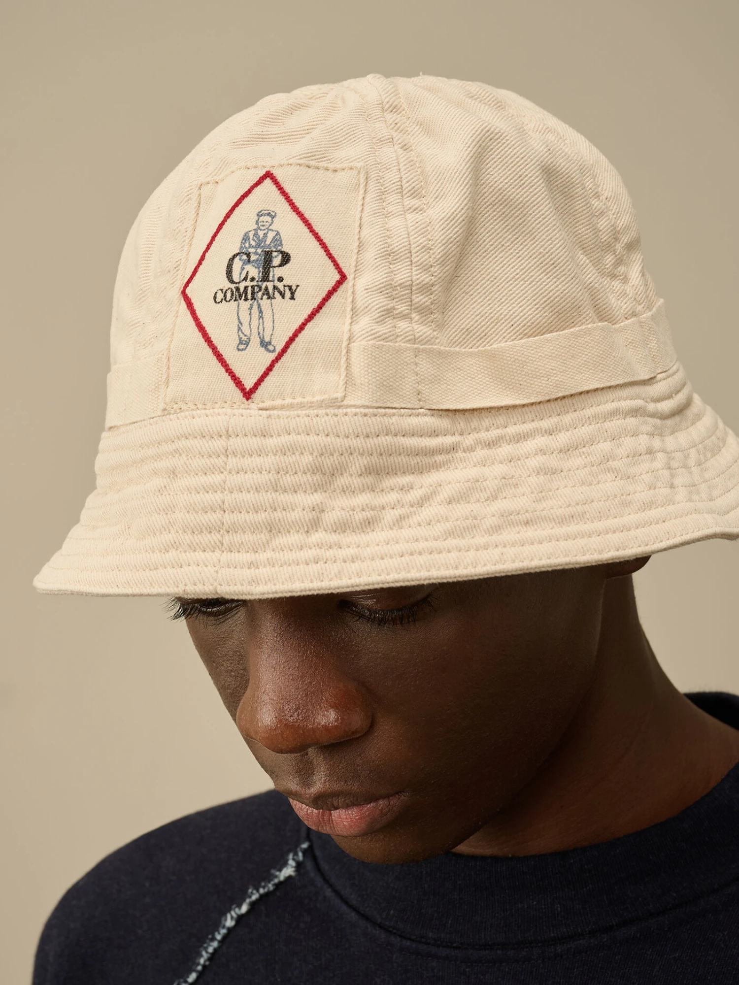 Панама C.P. Company Bull Assi Bucket Hat Greige