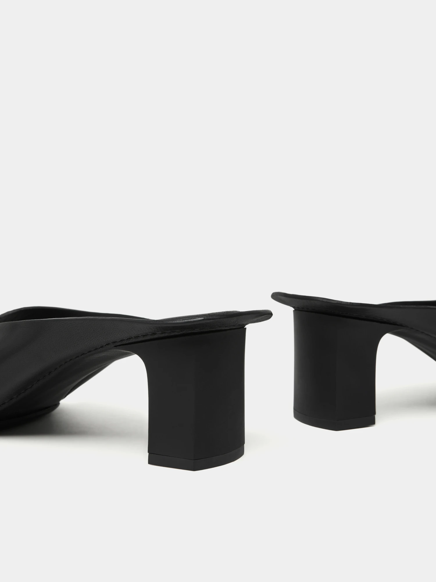Женские сандалии MM6 Maison Margiela Heeled Sandals Leather Black