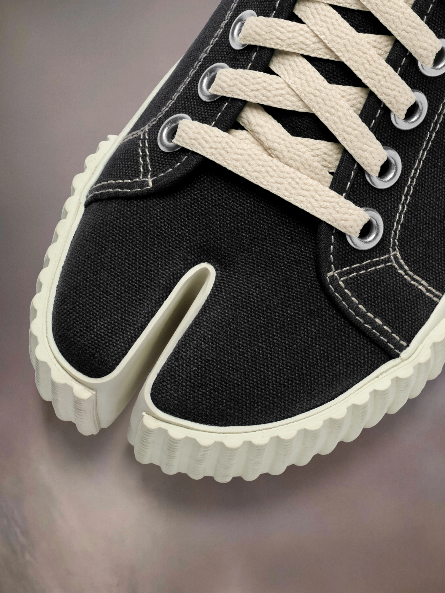 Кеды Maison Margiela Tabi Black/White