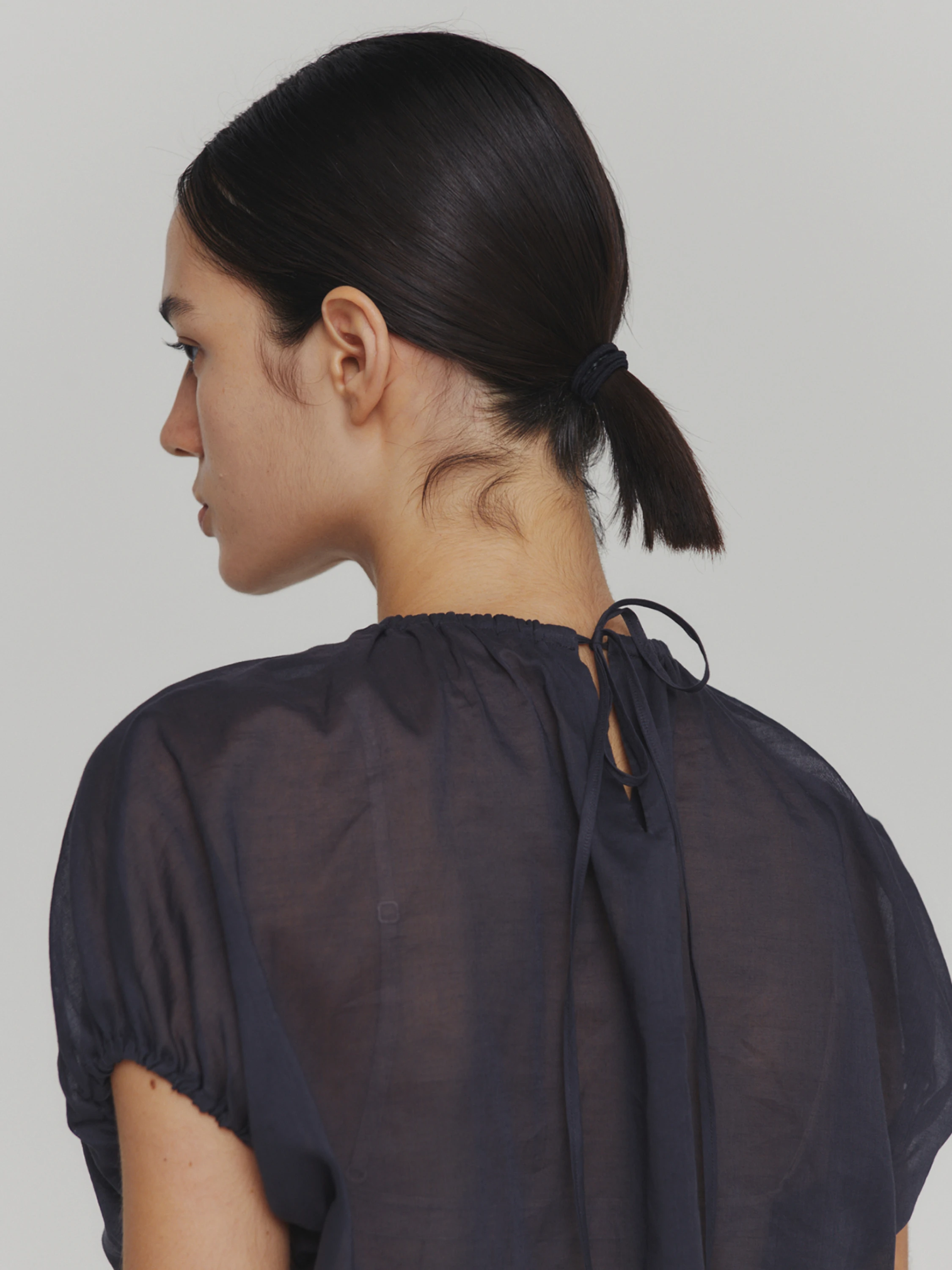 Женский топ AMOMENTO Sheer Volume Shirring Top Navy