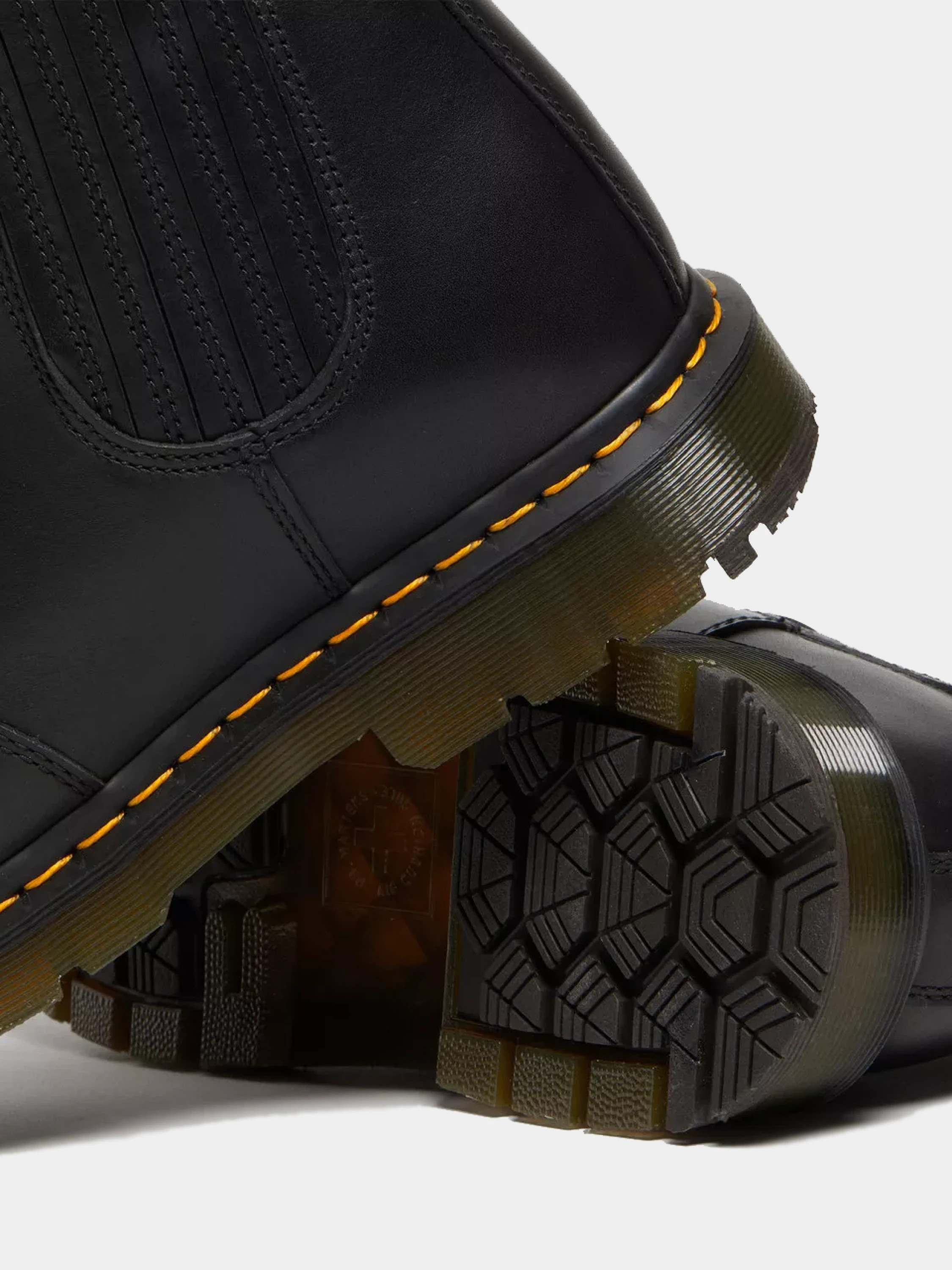 Челси Dr. Martens 2976 DM's Wintergrip Leather Black