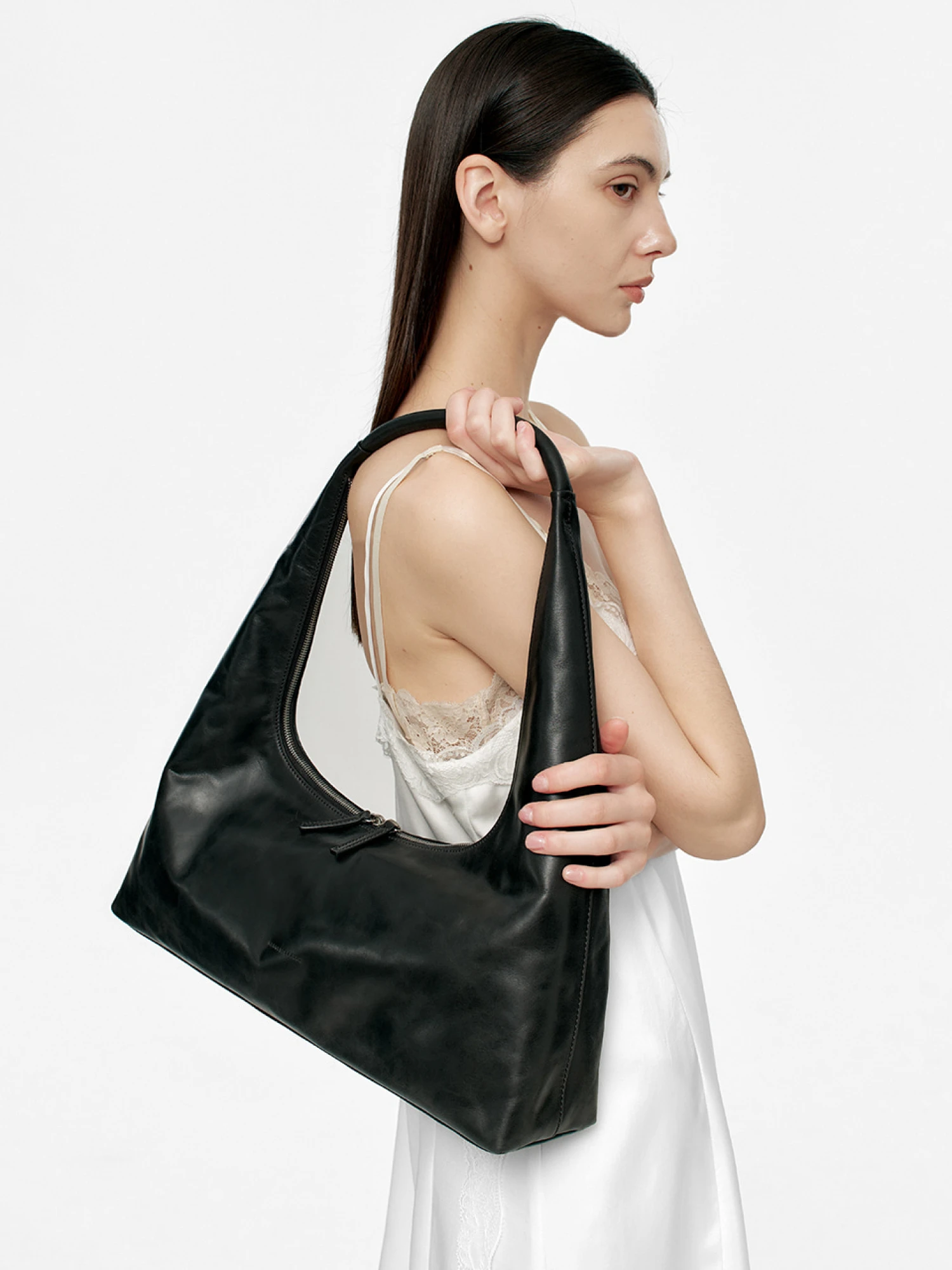 Женская сумка MARGESHERWOOD Hobo Large Black Pull-Up