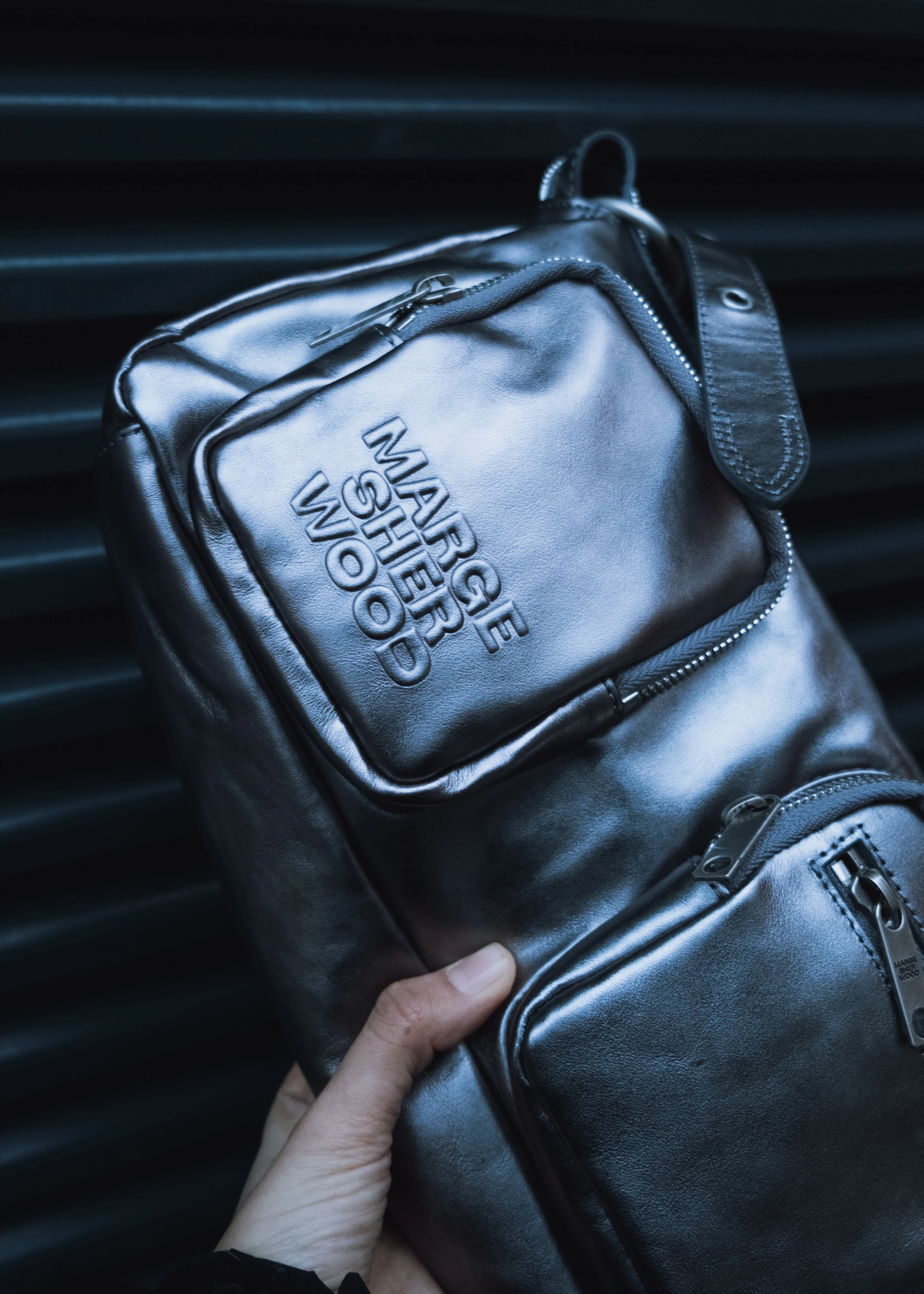 Сумка MARGESHERWOOD Outpocket Hobo Metallic Grey