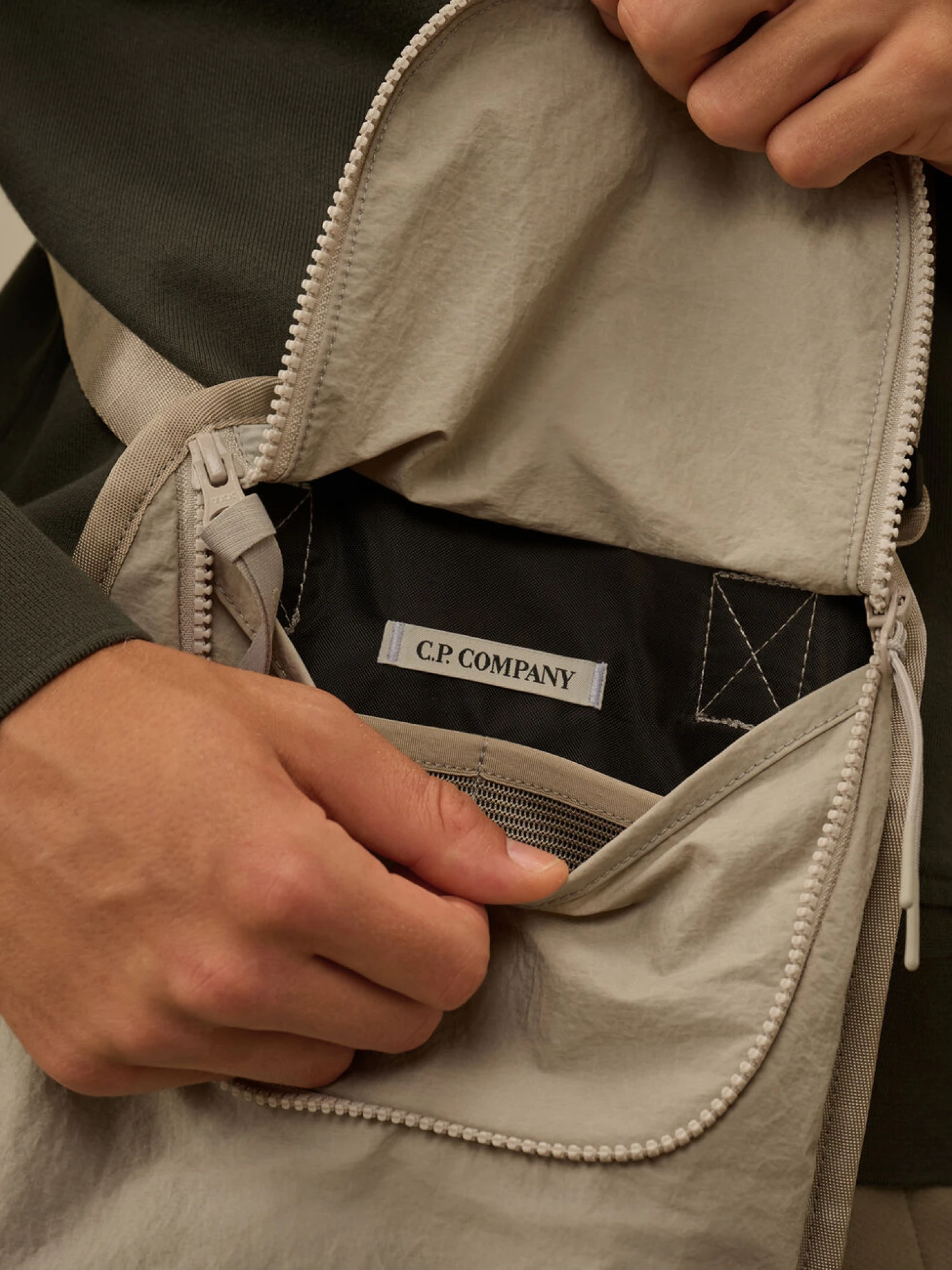 Сумка C.P. Company Plain Paper Touch Shoulder London Fog