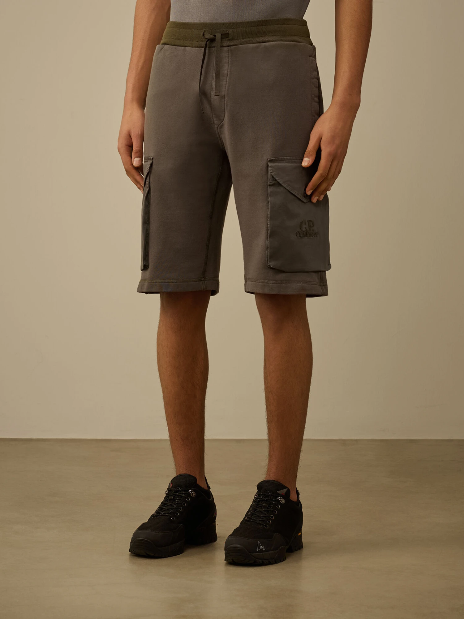 Шорты C.P. Company Diagonal Fleece Mixed Cargo Smoked Pearl
