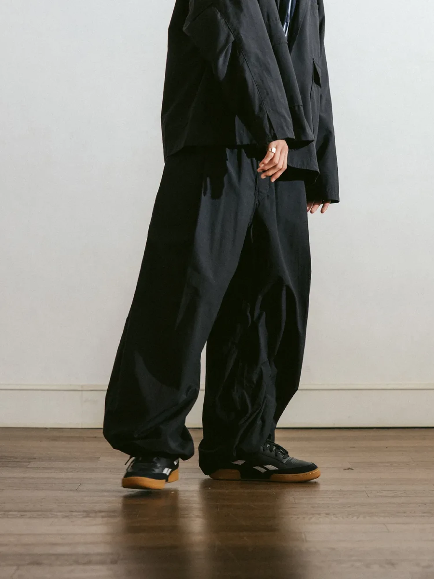Брюки ANGLAN Decent Pocket Deep Tuck Wide Black