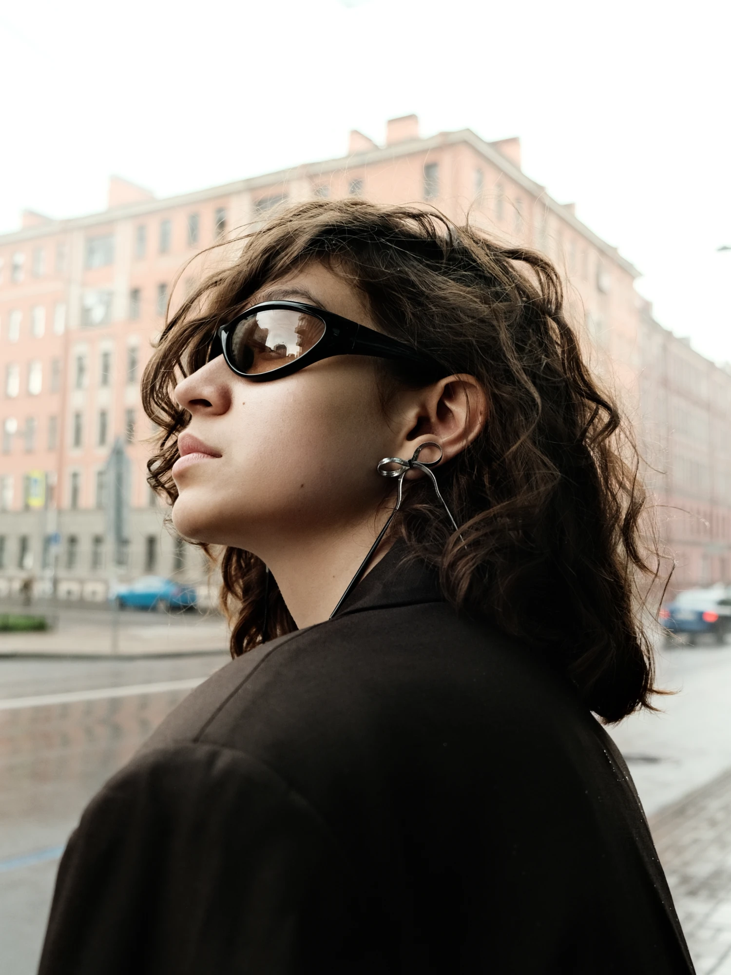 Серьги Ottolinger Laced Bow Earring Silver/Black