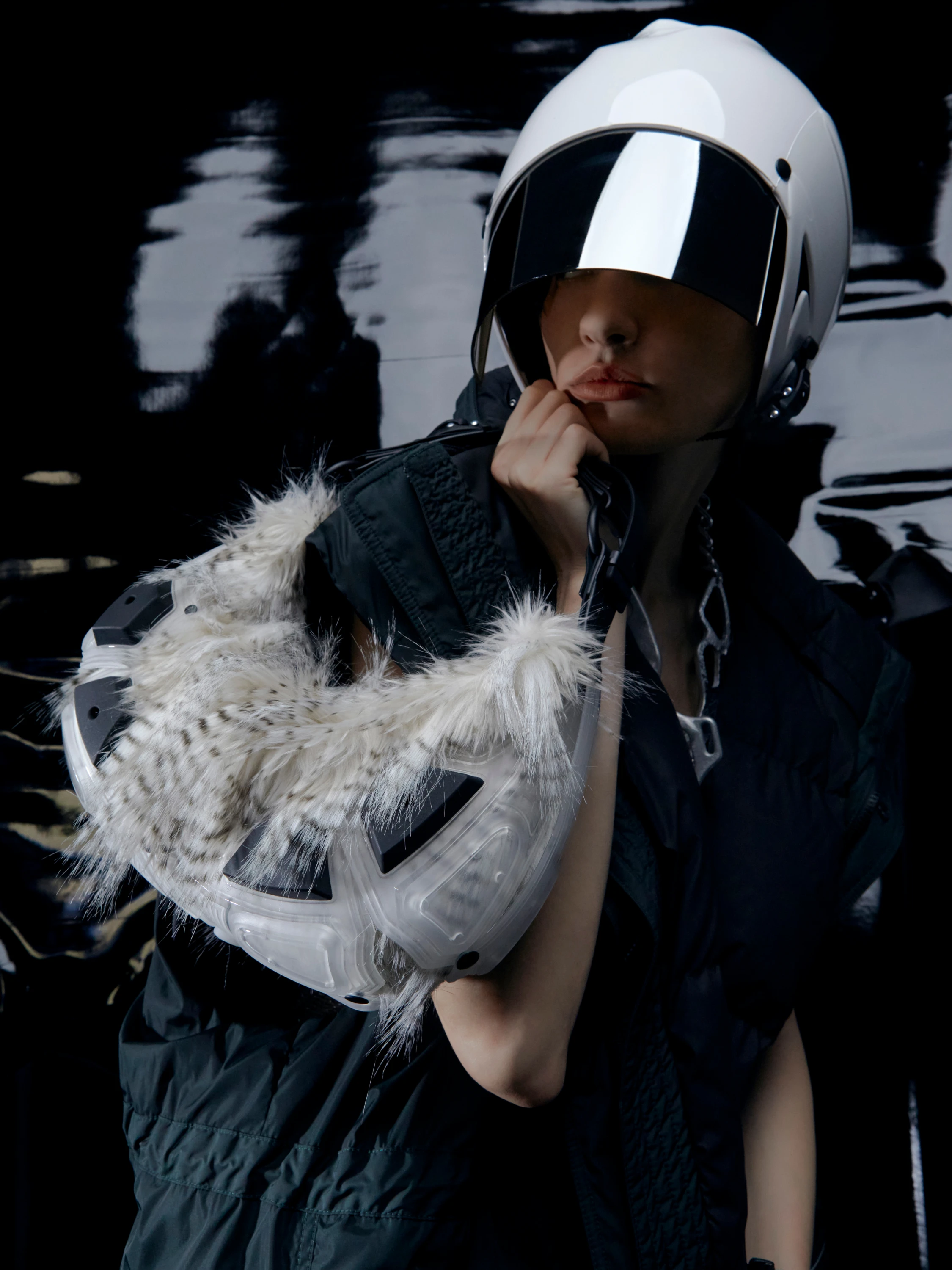 Сумка INNERRAUM Object M02 Small Half Moon Faux Fur Black