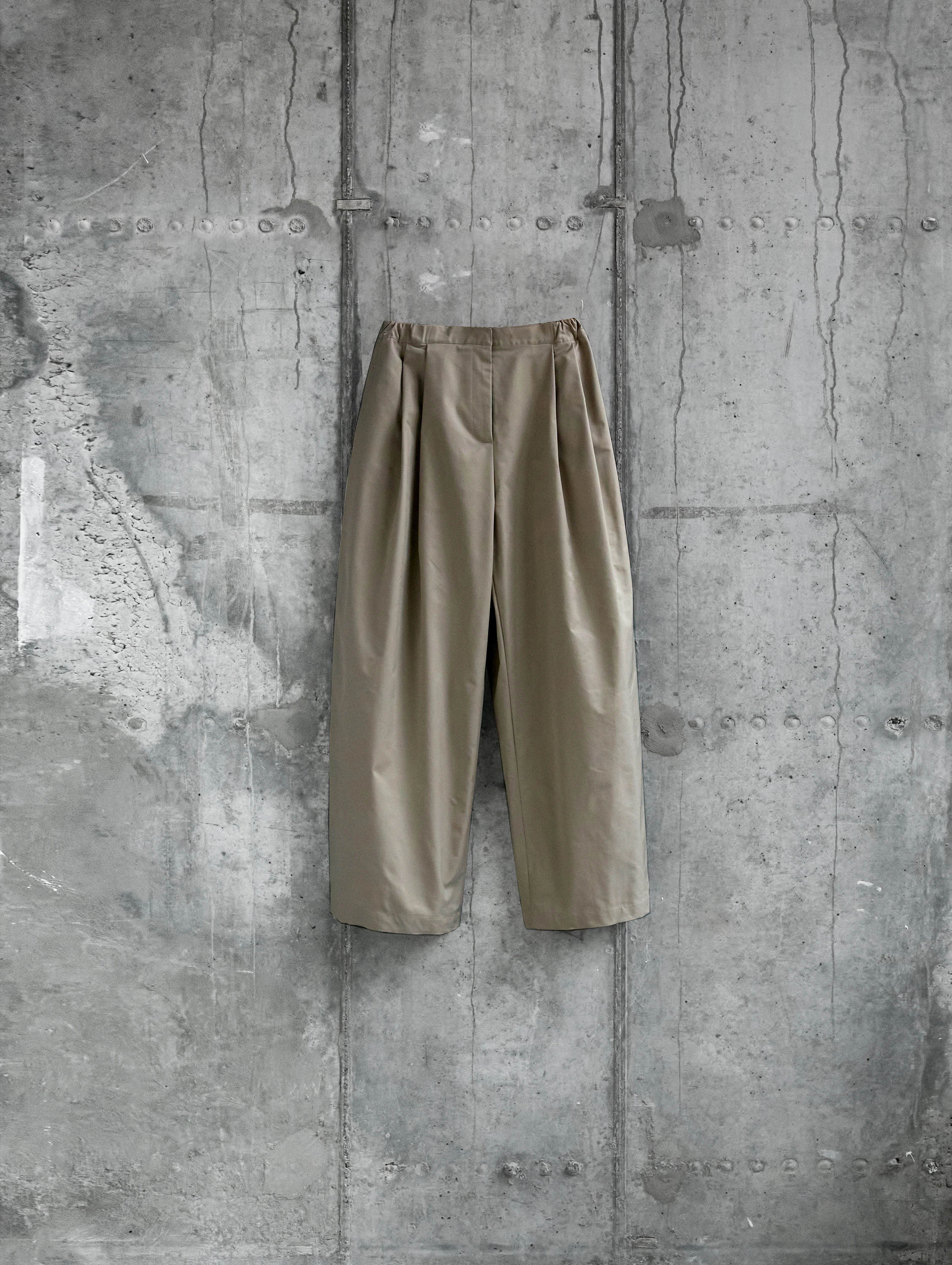 Женские брюки AMOMENTO Two Tuck Balloon Pants Beige
