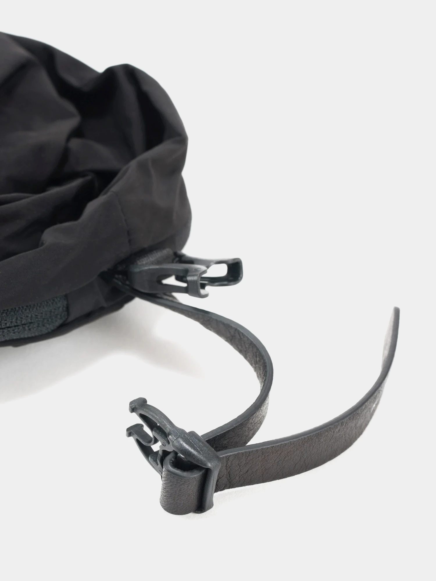 Сумка COTE&CIEL Pouch Aoos S Smooth Black