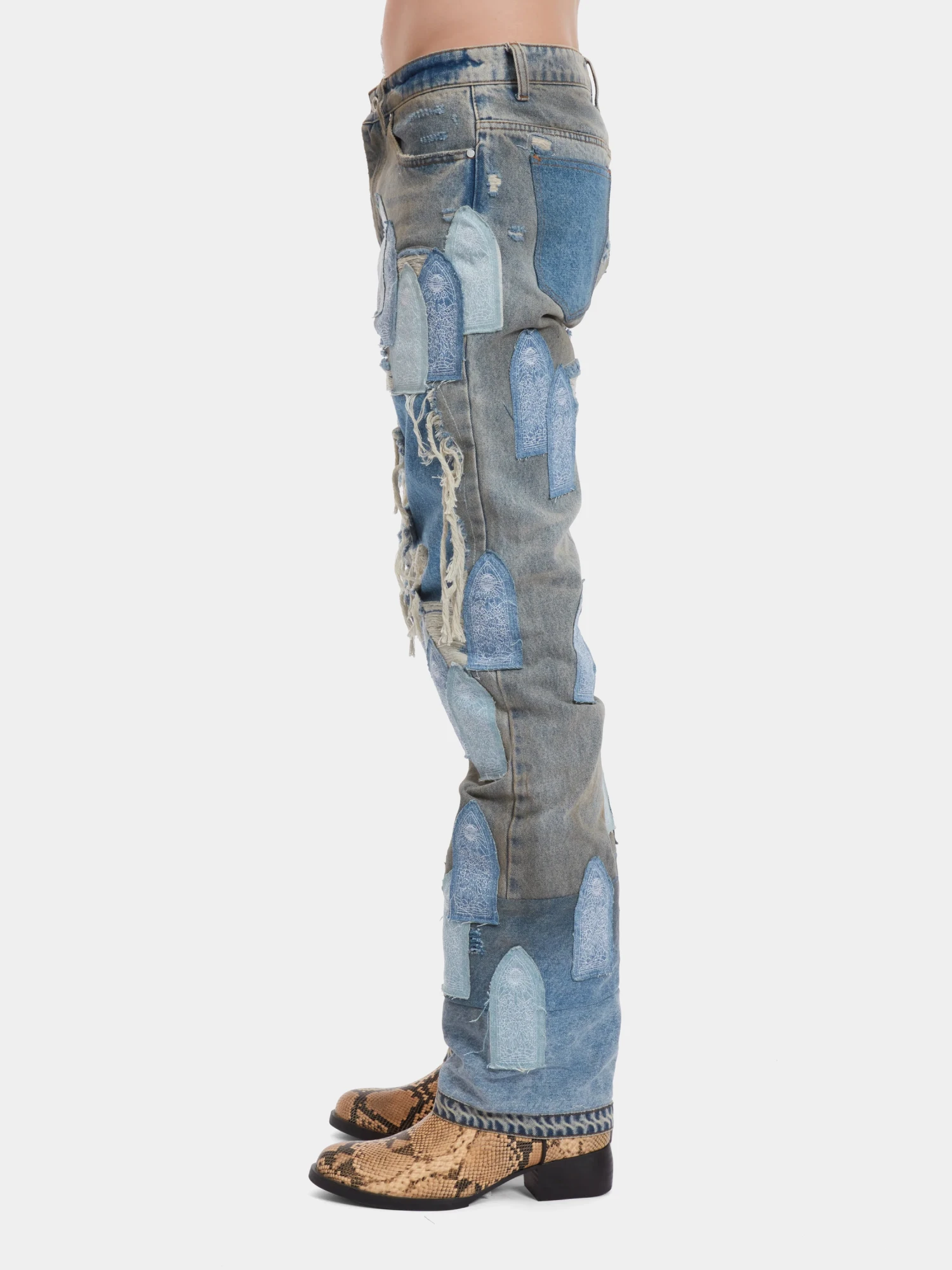 Джинсы WHO DECIDES WAR Patched Arch Repaired Blowout Denim