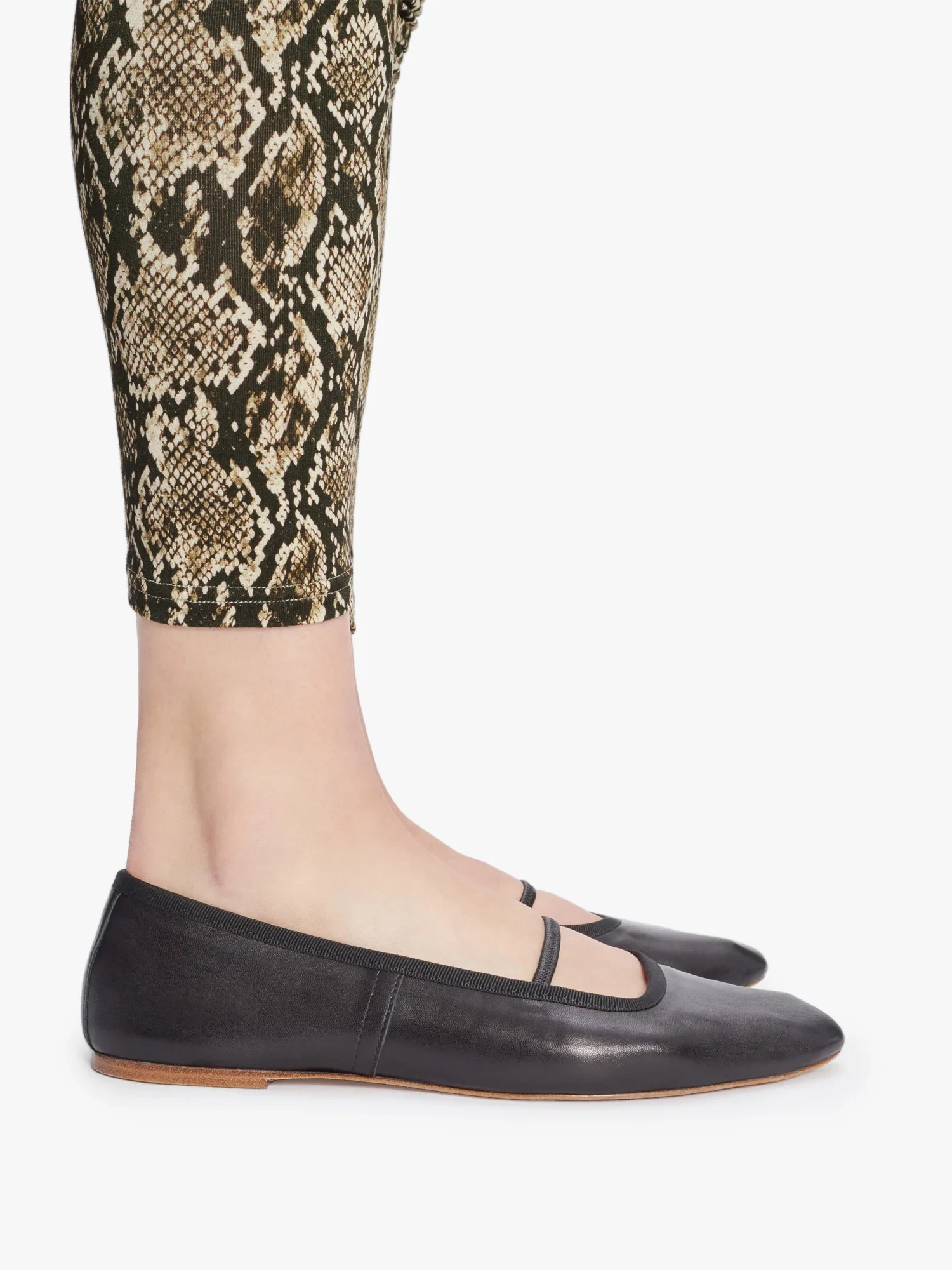 Женские балетки A.P.C. Swan Ballet Flats Noir