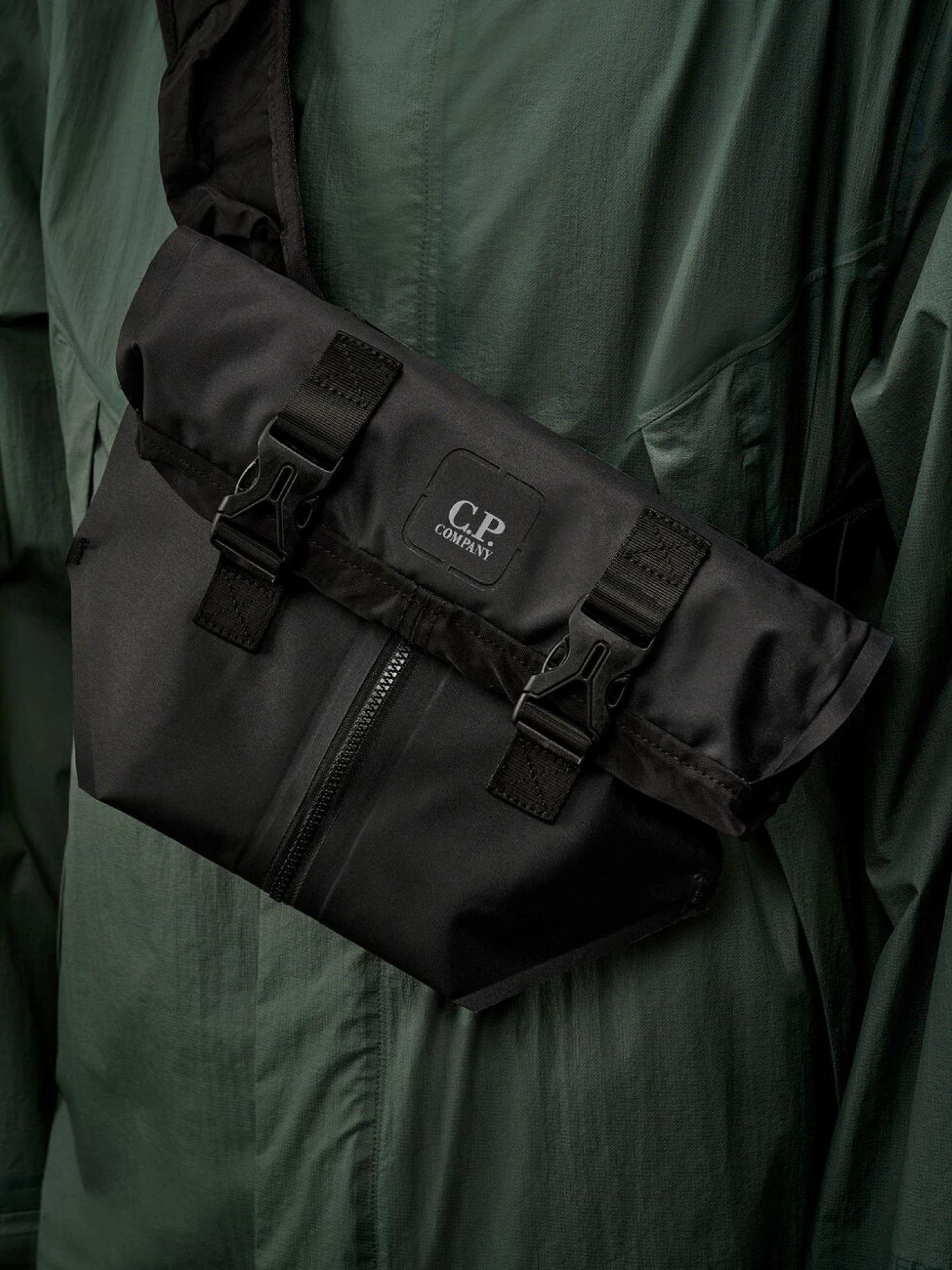 Сумка C.P. Company Buckle-Fastening Bag Black