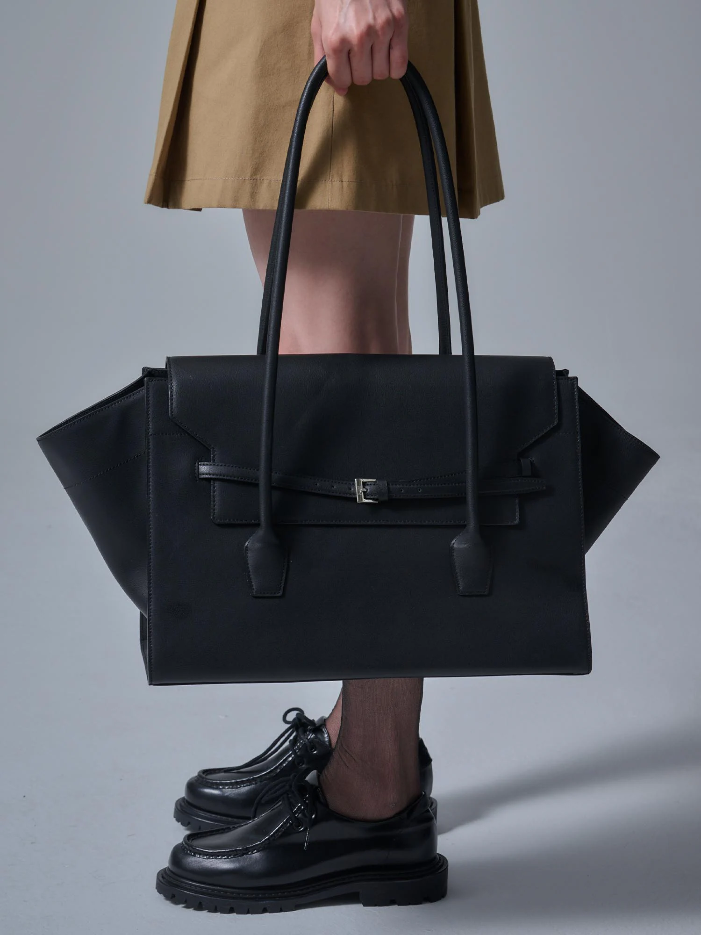 Сумка JUUN.J Classic Leather Shoulder Bag Black