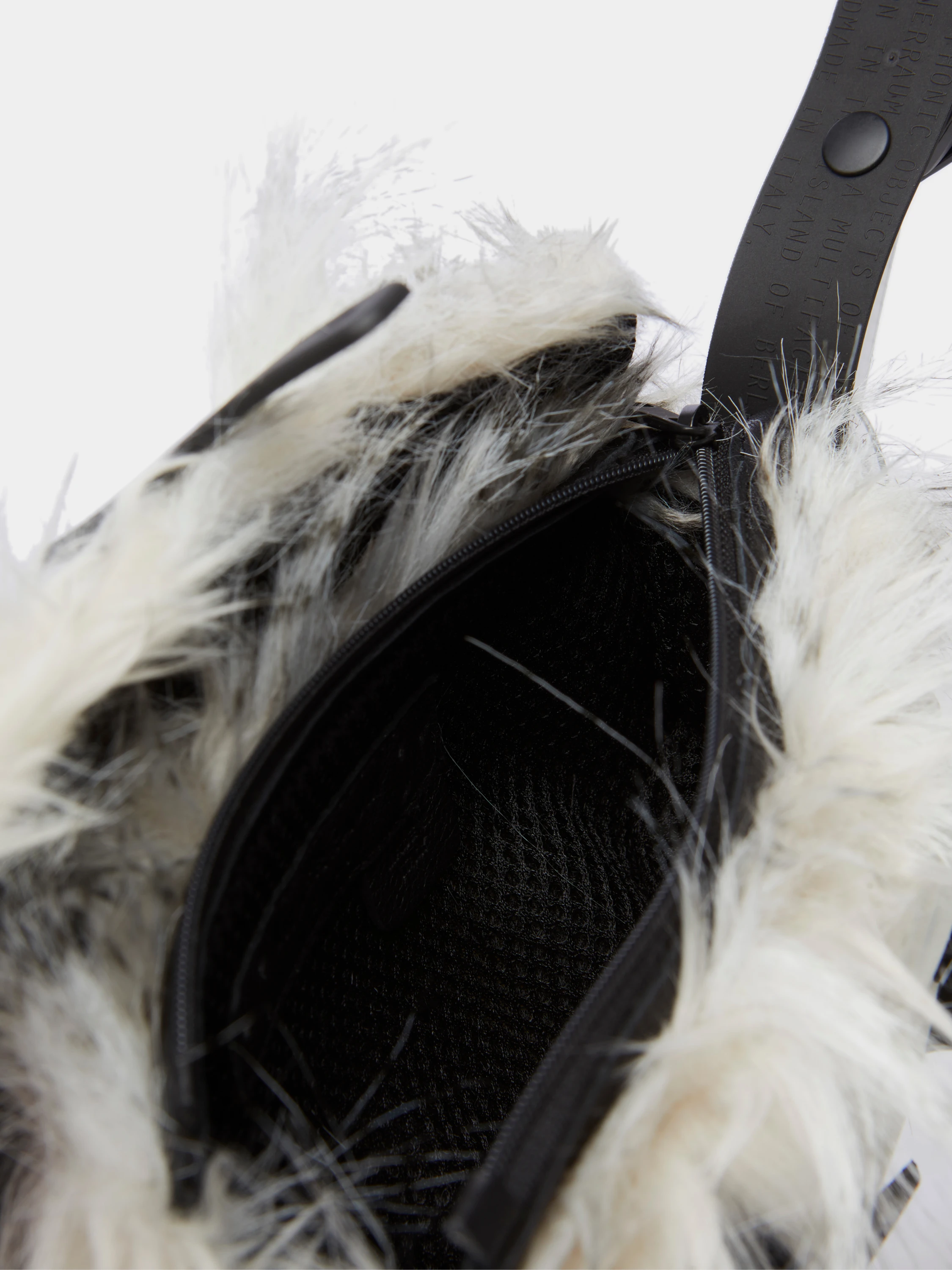 Сумка INNERRAUM Object I14 Smartphone Faux Fur Black