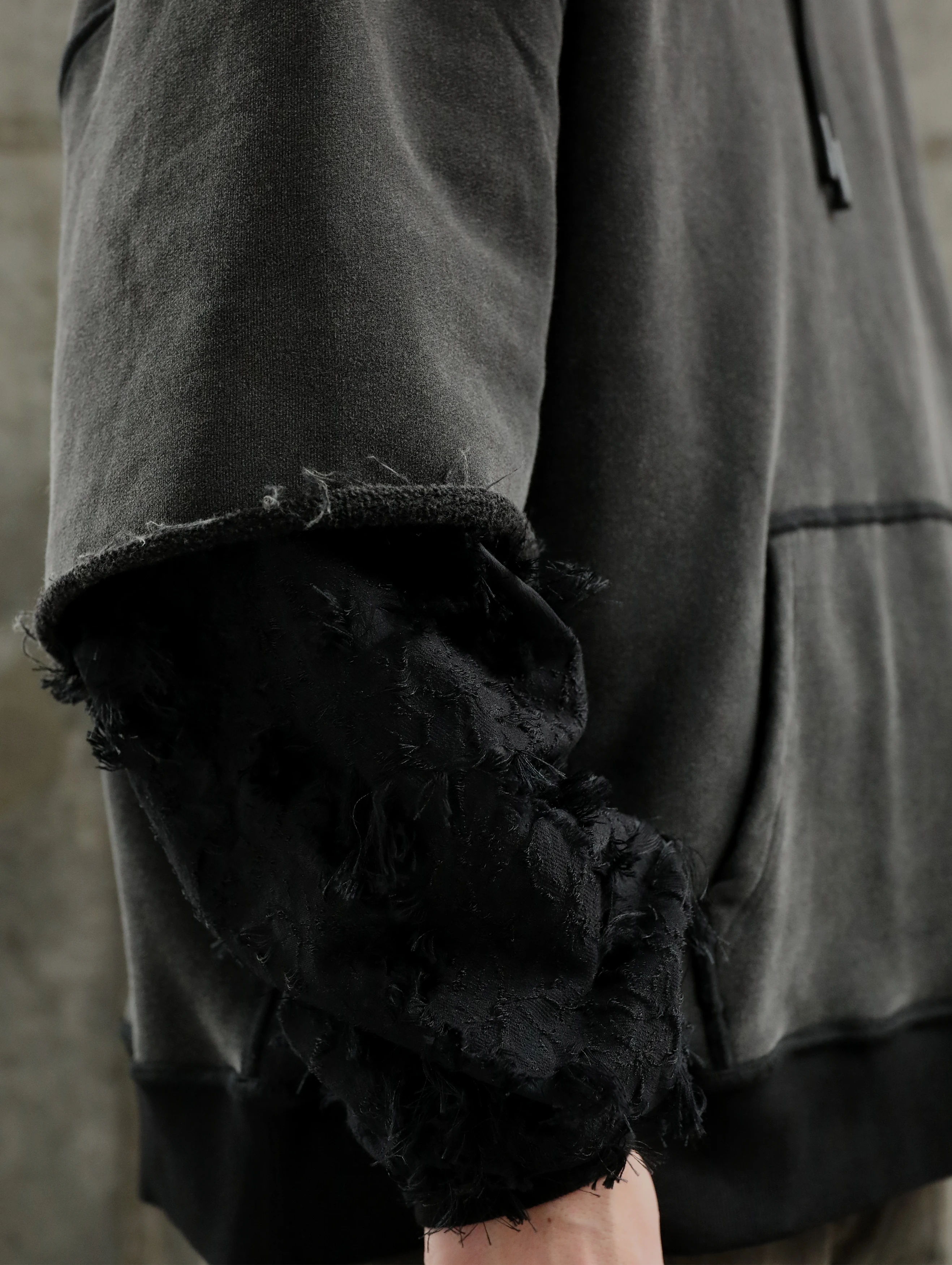 Худи ARNODEFRANCE Distressed Sleeves Vintage Black