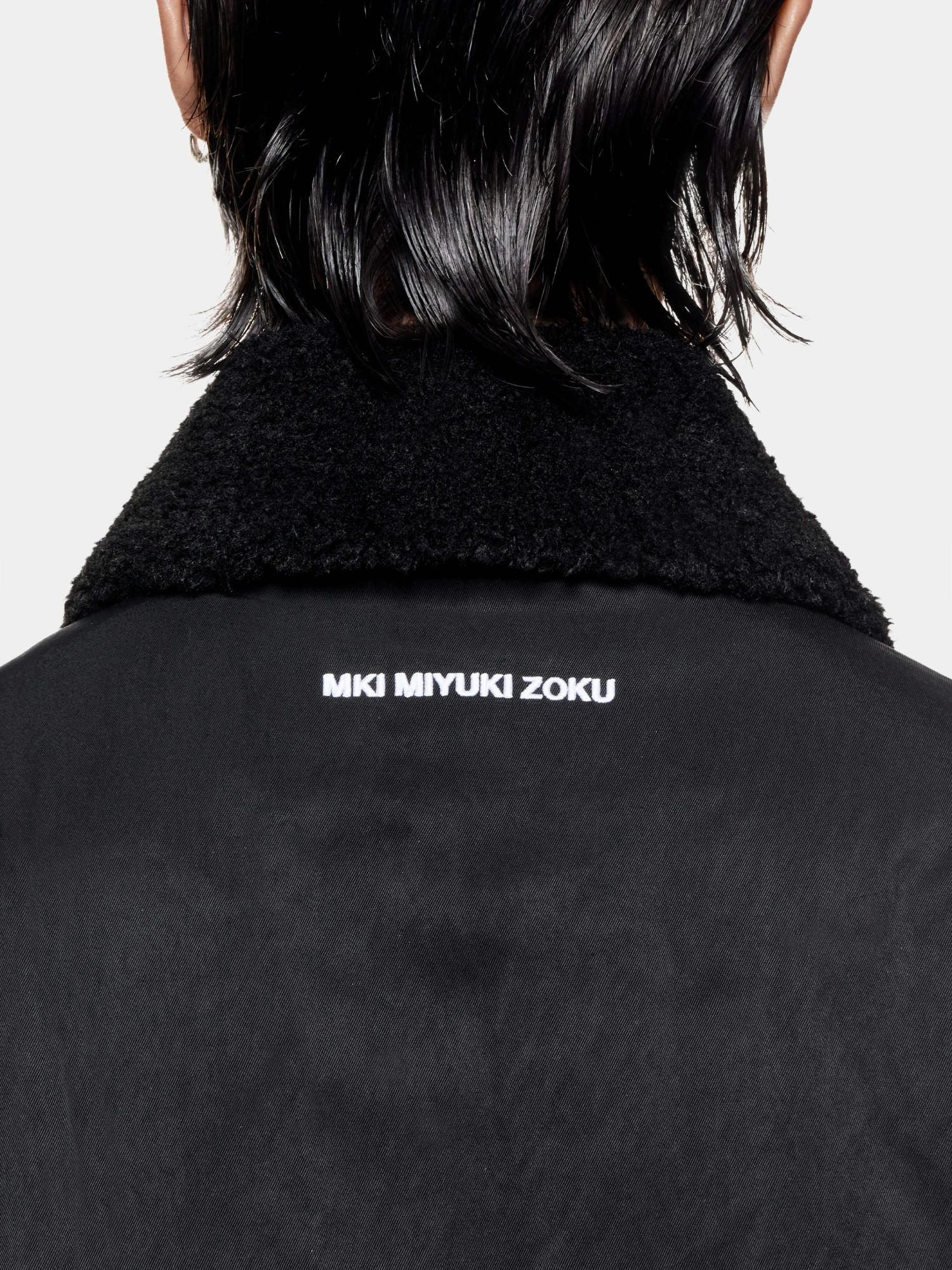Овершот MKI MIYUKI ZOKU Padded Nylon Box Black