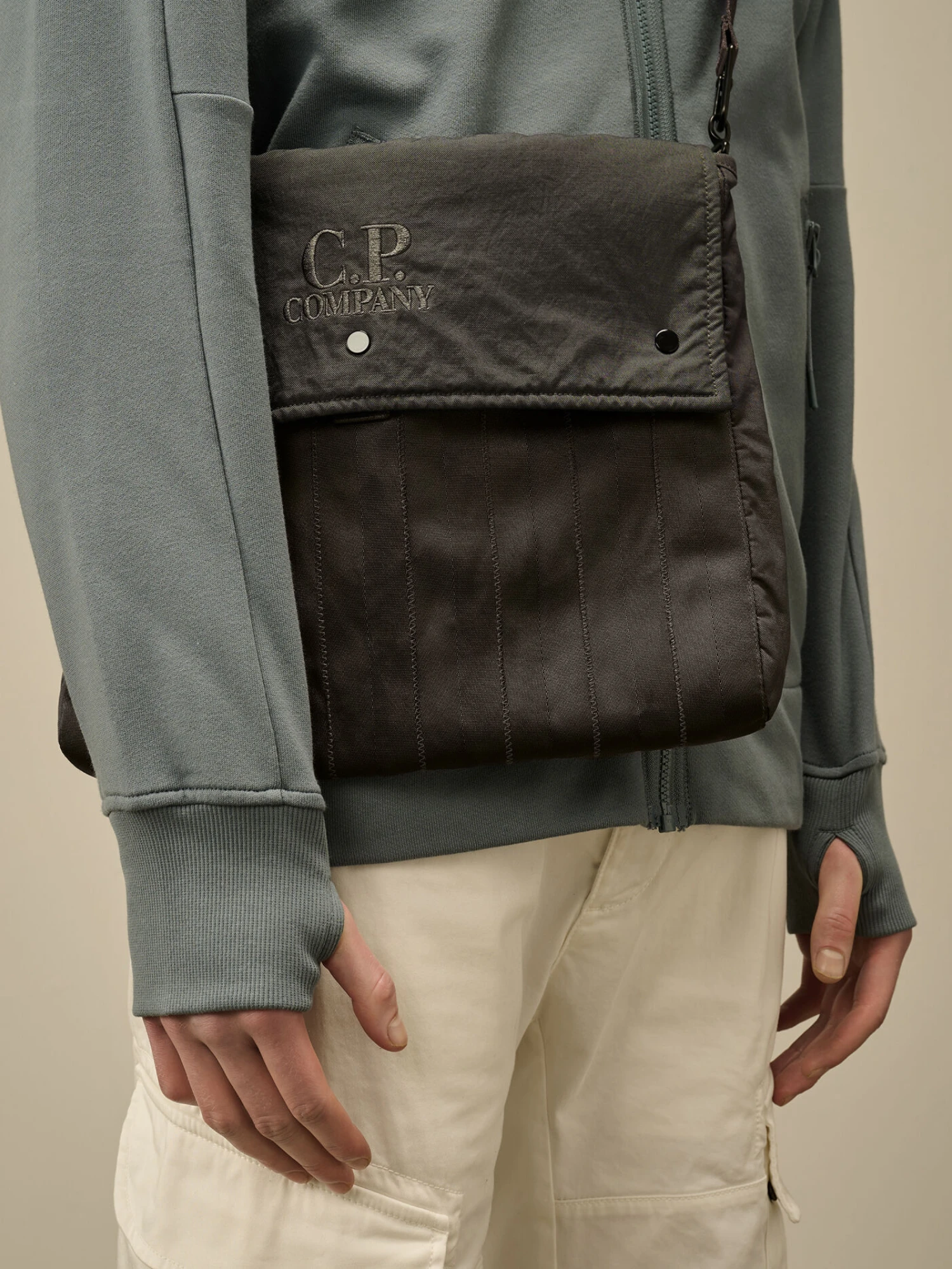 Сумка C.P. Company Herringbone Logo Bag Smoked Pearl