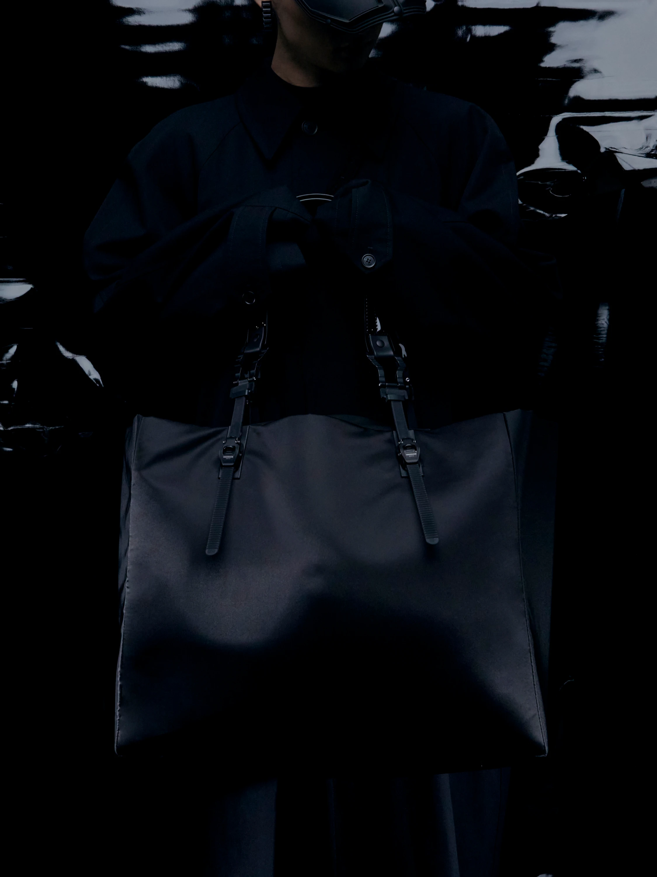 Тоут INNERRAUM Object I95 Horizontal Shiny Matt Black