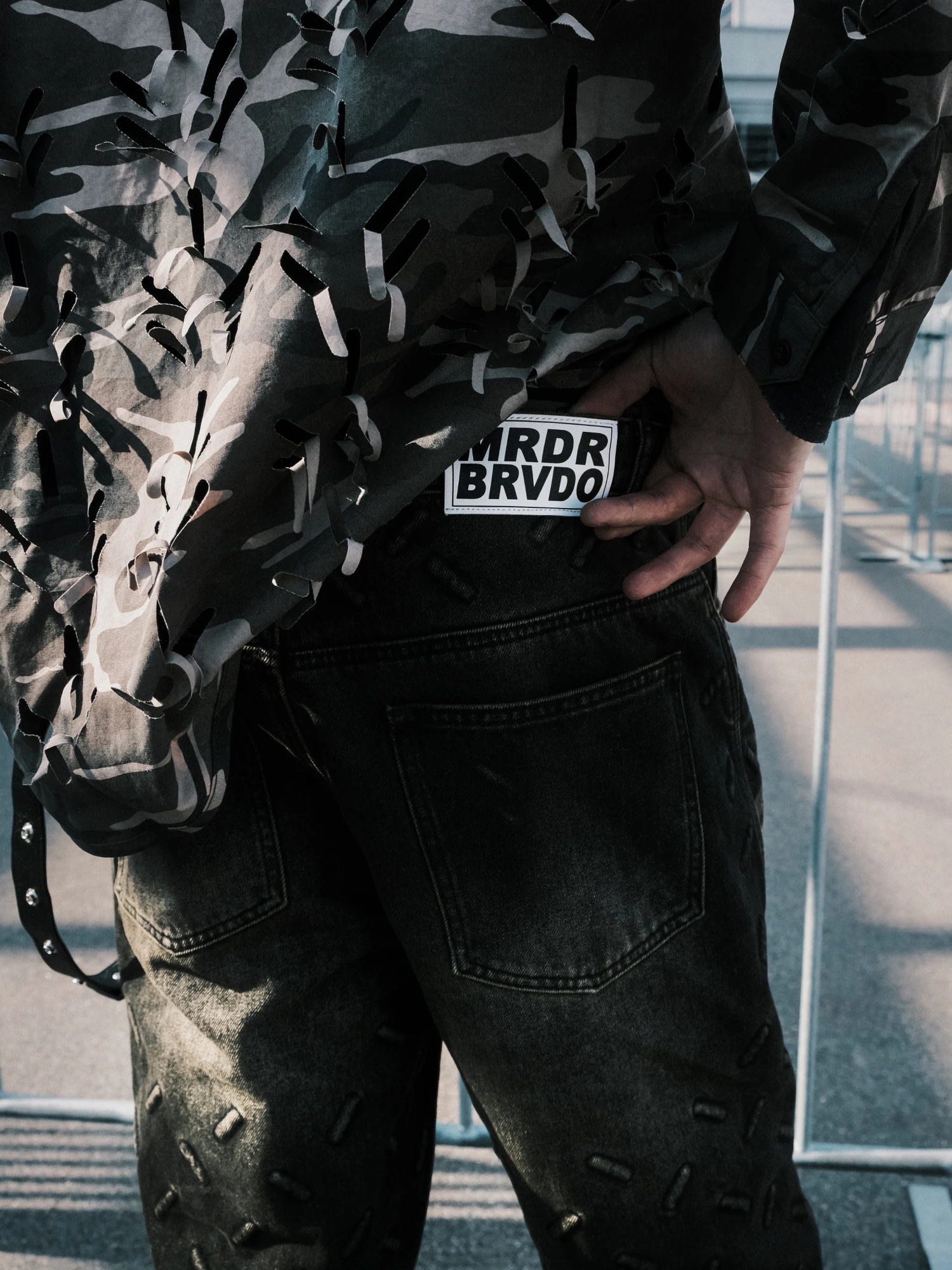 Рубашка JUNTAE KIM Laser-Slashed Camouflage