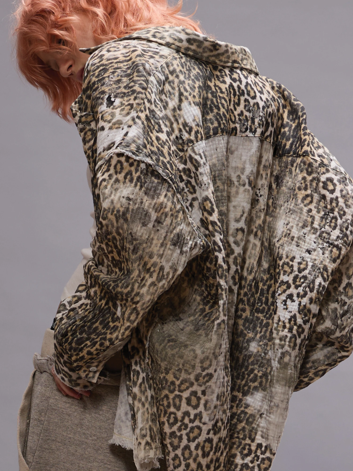 Женская Рубашка R13 Shredded Seam Drop Neck Leopard