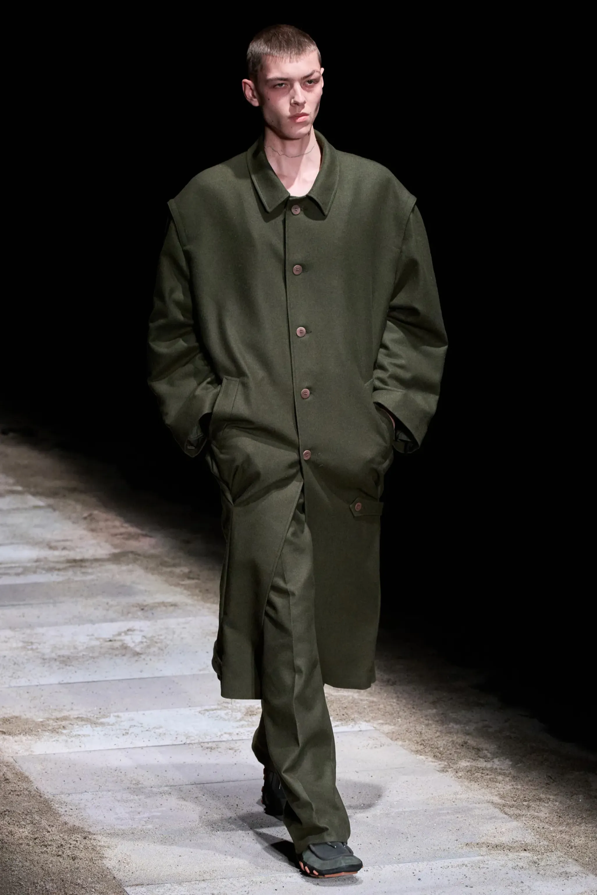 Ночь, зима и морское побережье в Magliano FW’25