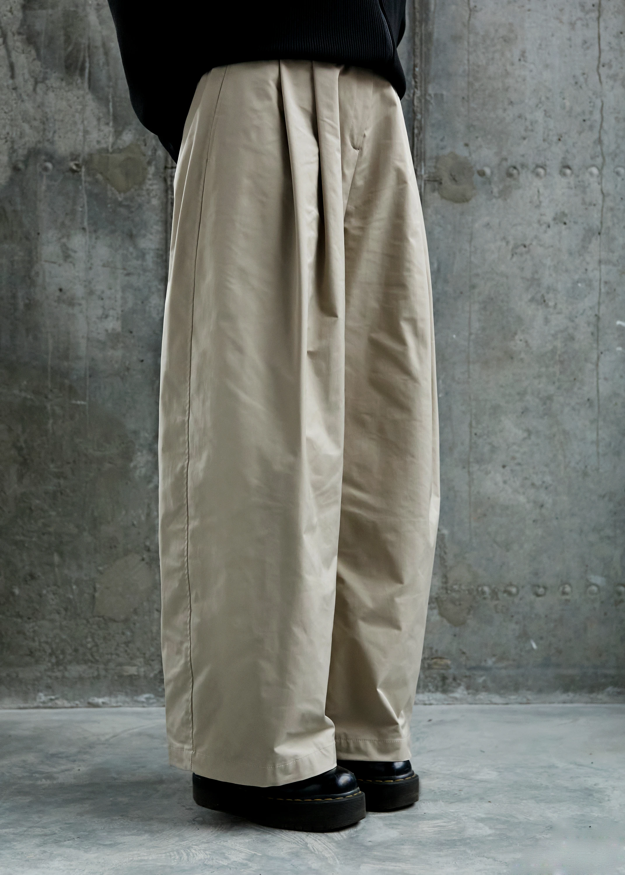 Женские брюки AMOMENTO Two Tuck Balloon Pants Beige
