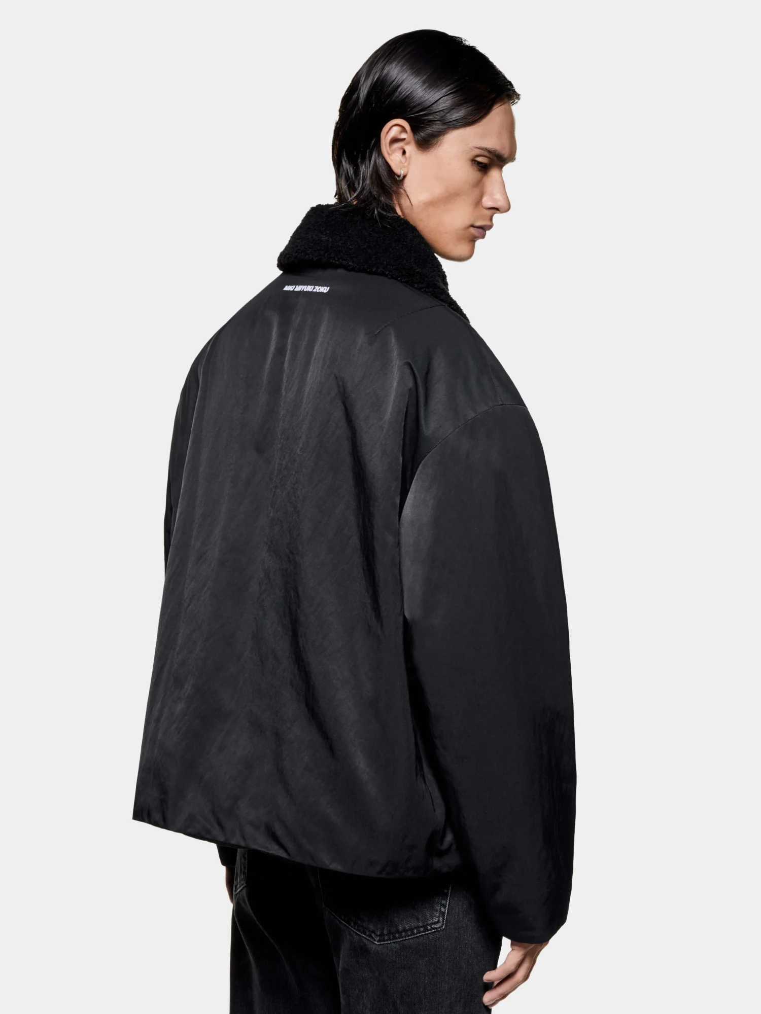 Овершот MKI MIYUKI ZOKU Padded Nylon Box Black