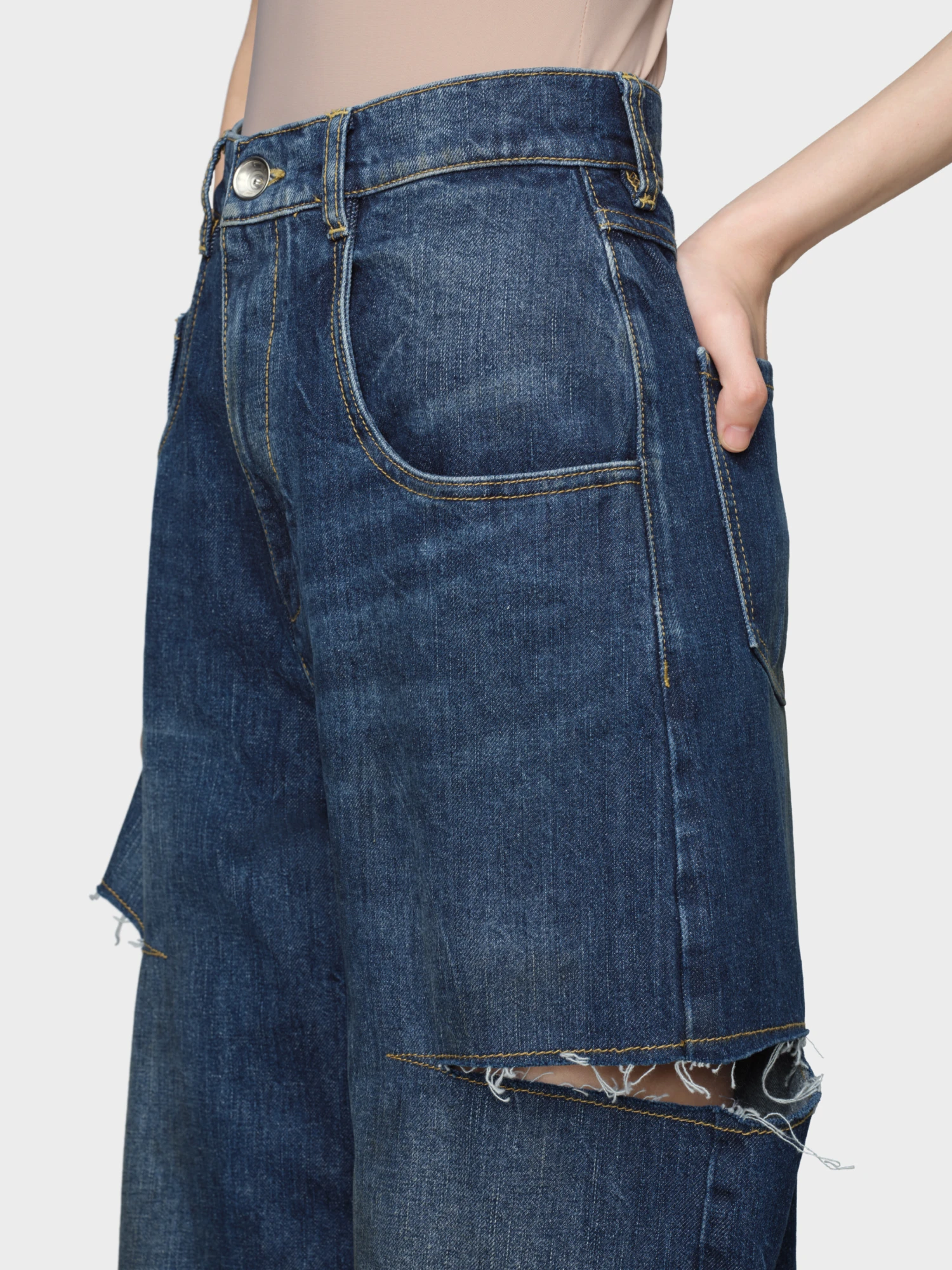 Женские джинсы Maison Margiela Cut-Out Washed Indigo