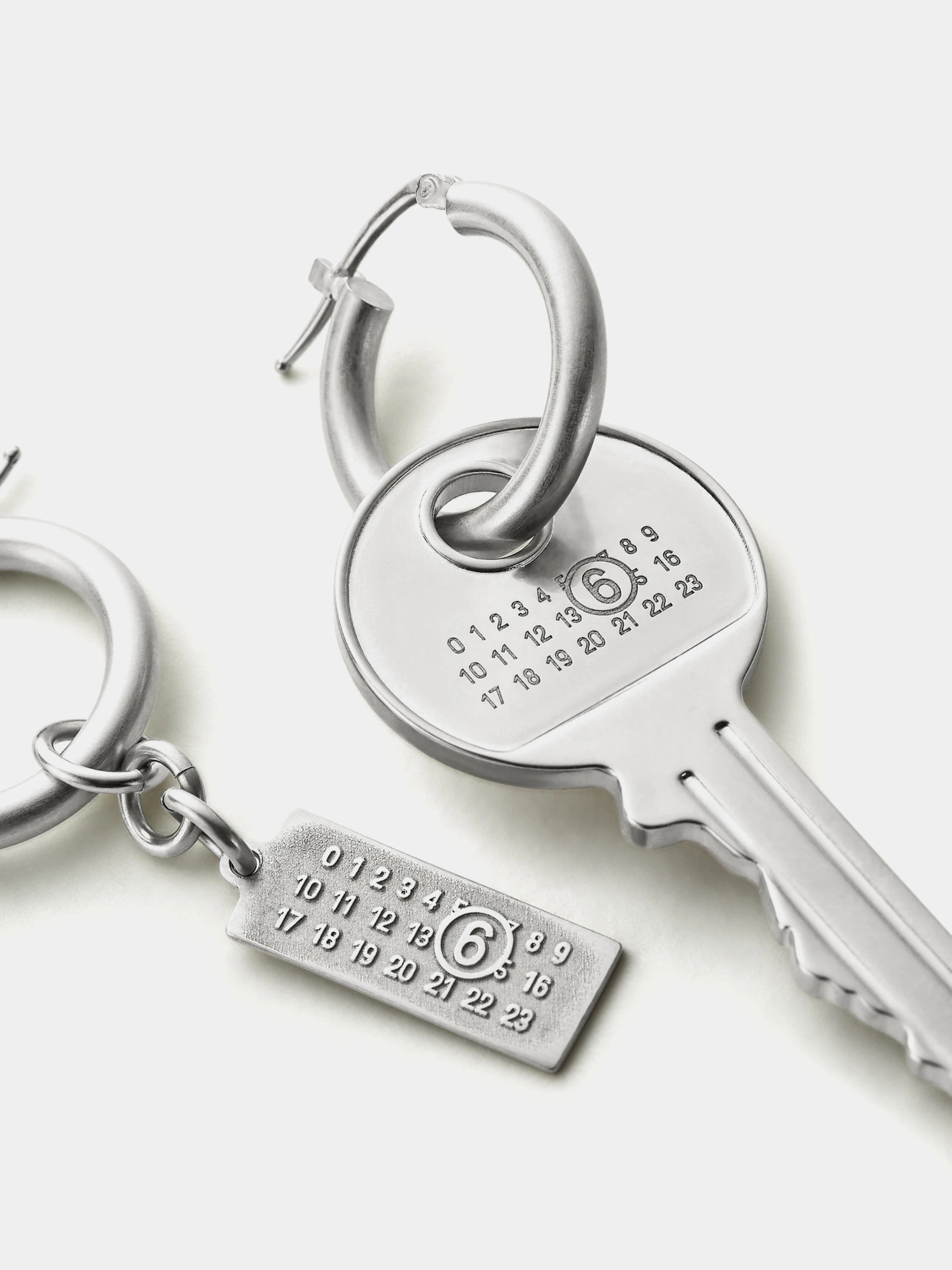 Серьги MM6 Maison Margiela Tag and Key Earrings