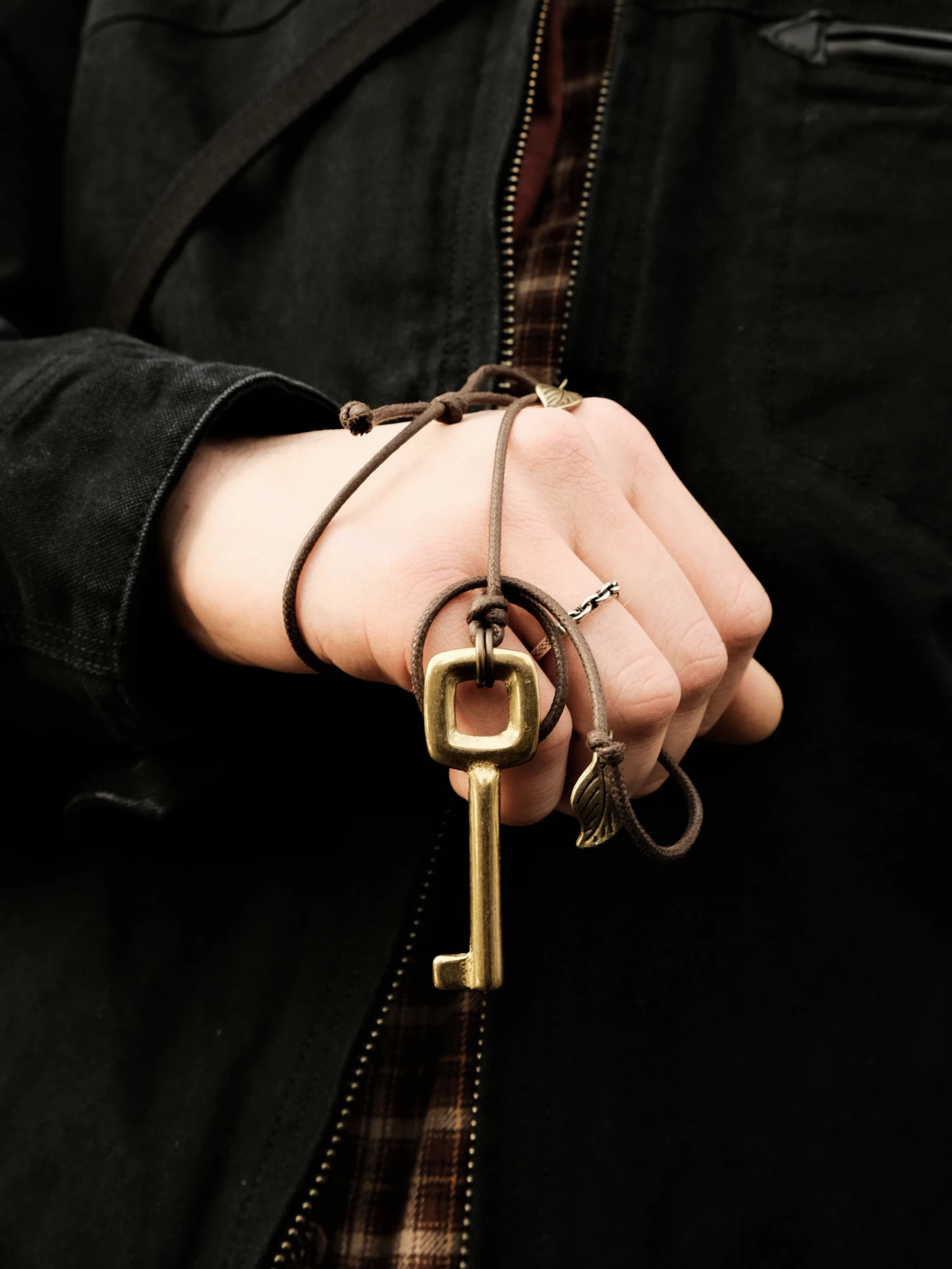 Ожерелье AFTER PRAY Safari Key Leaf Antique Gold