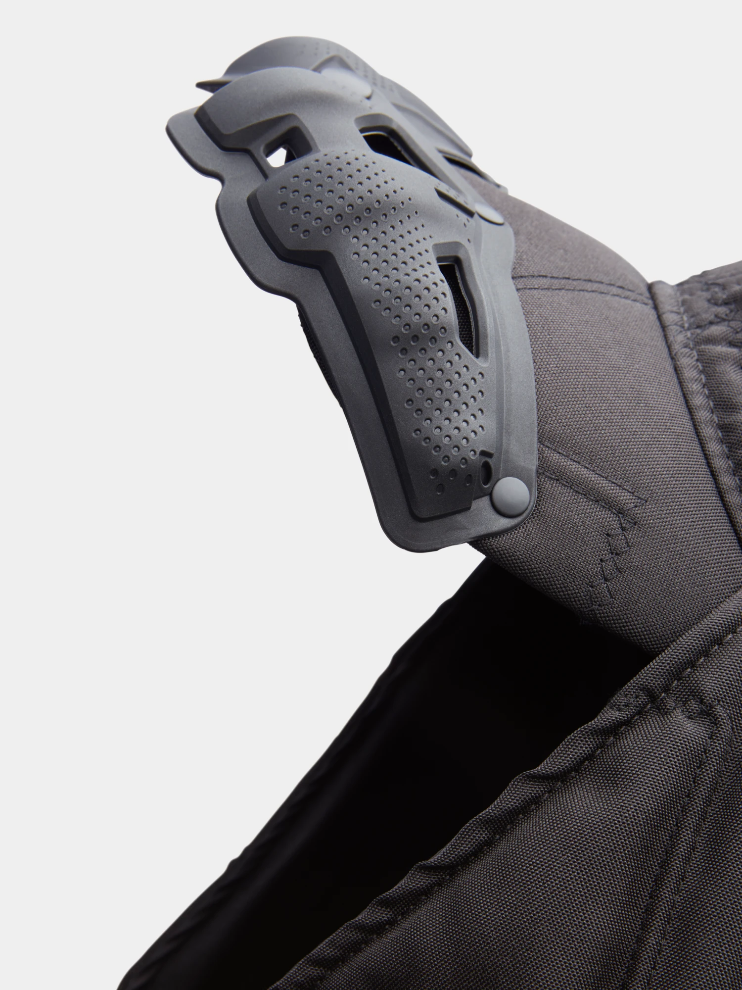 Кепка INNERRAUM Object C11 Puffer Scarf Black