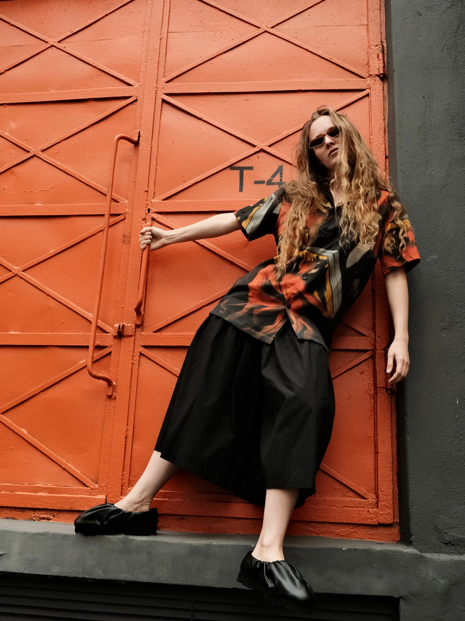 Женские брюки AMOMENTO Shirring Flare Pants Black