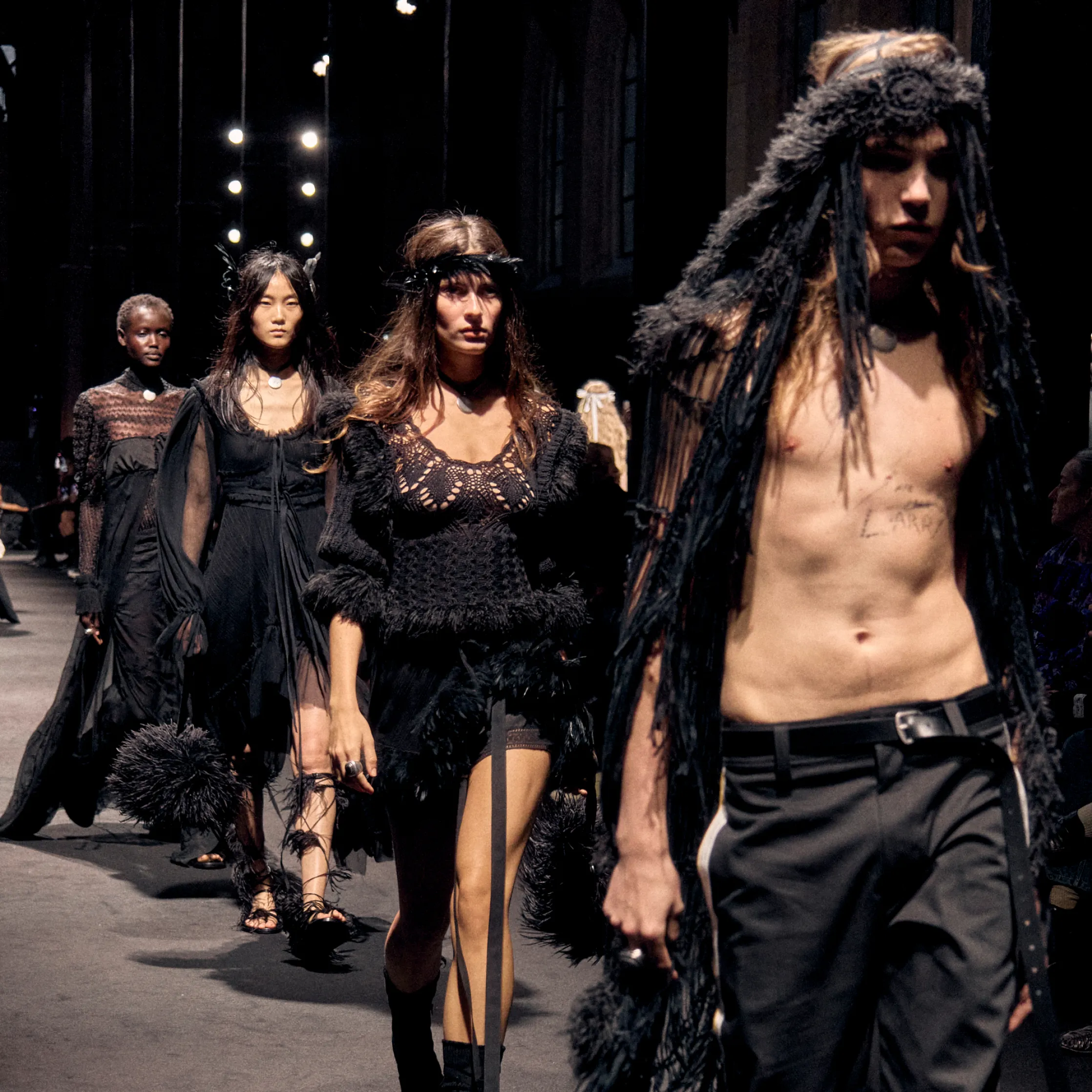 Романтика во мраке: показ Ann Demeulemeester SS’26
