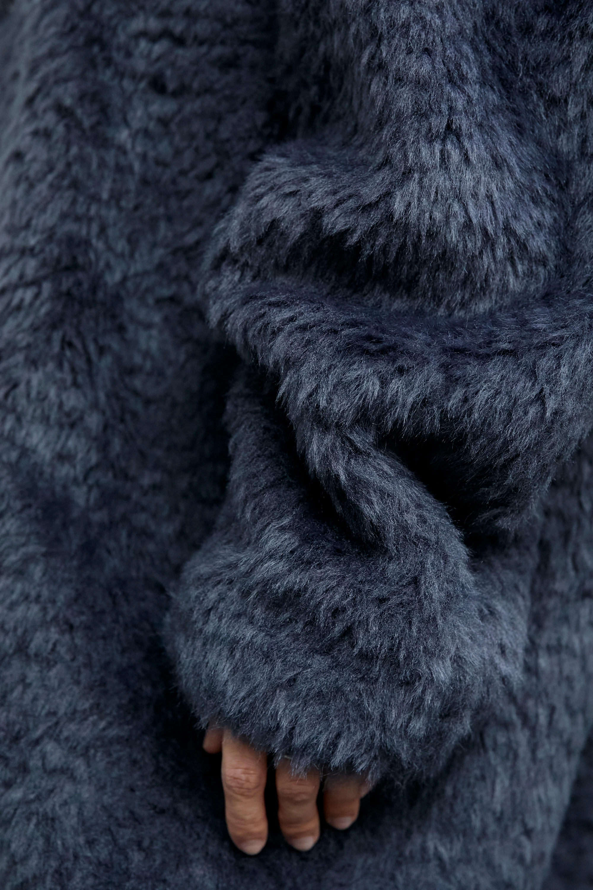 Флисовая куртка AMOMENTO Fur Mid Coat Charcoal