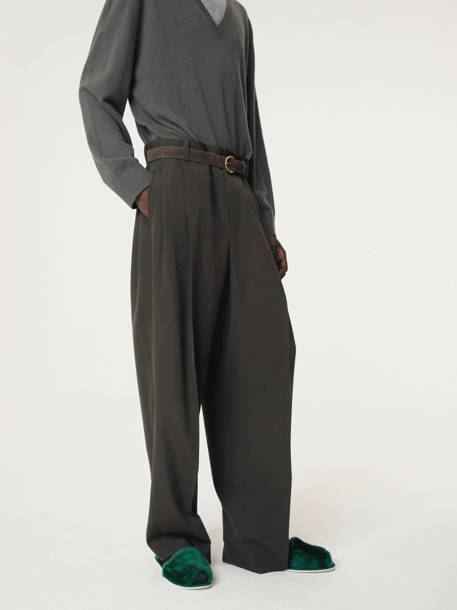 Брюки Recto Styrene Tuck Charcoal Grey